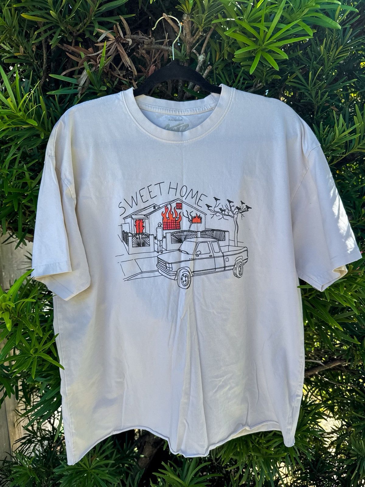 Pull & Bear Pull & Bear Graphic Print T Shirt Beige Men's Size M Crop Size US M / EU 48-50 / 2 - 6 Thumbnail