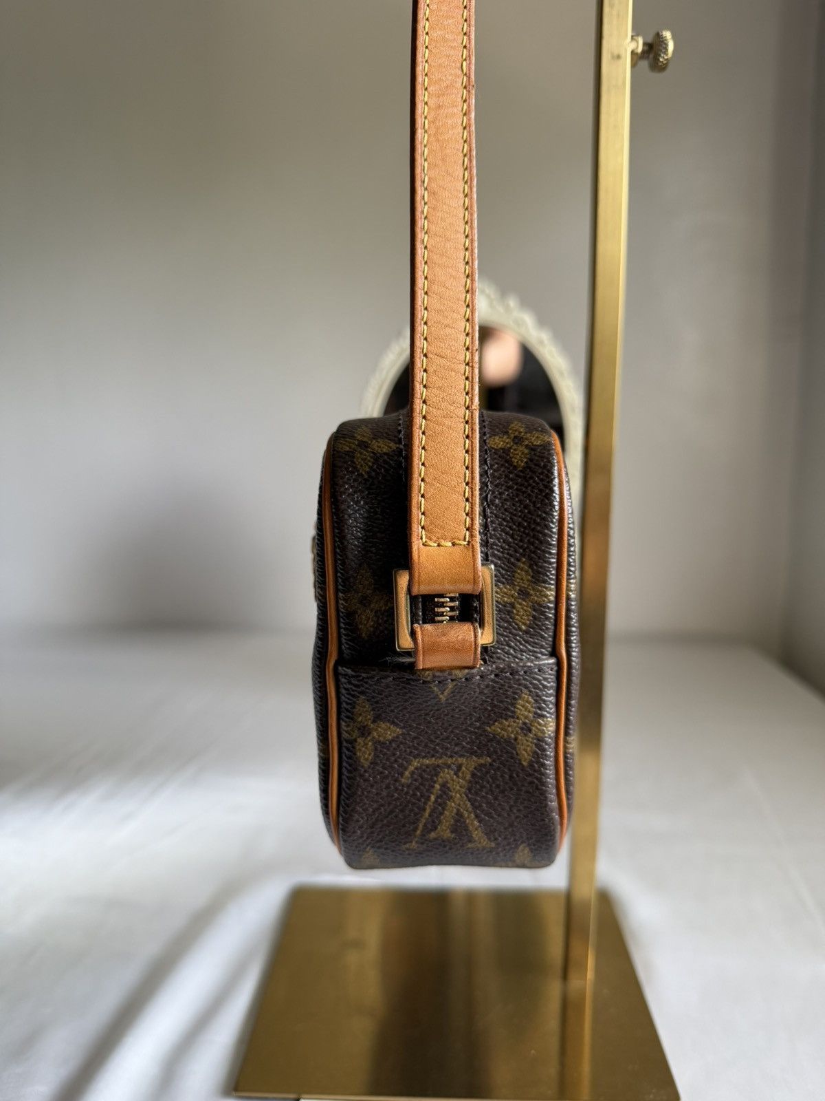 Louis Vuitton Authentic LOUIS VUITTON Cité PM Brown Monogram Shoulder Bag Size ONE SIZE - 11 Thumbnail