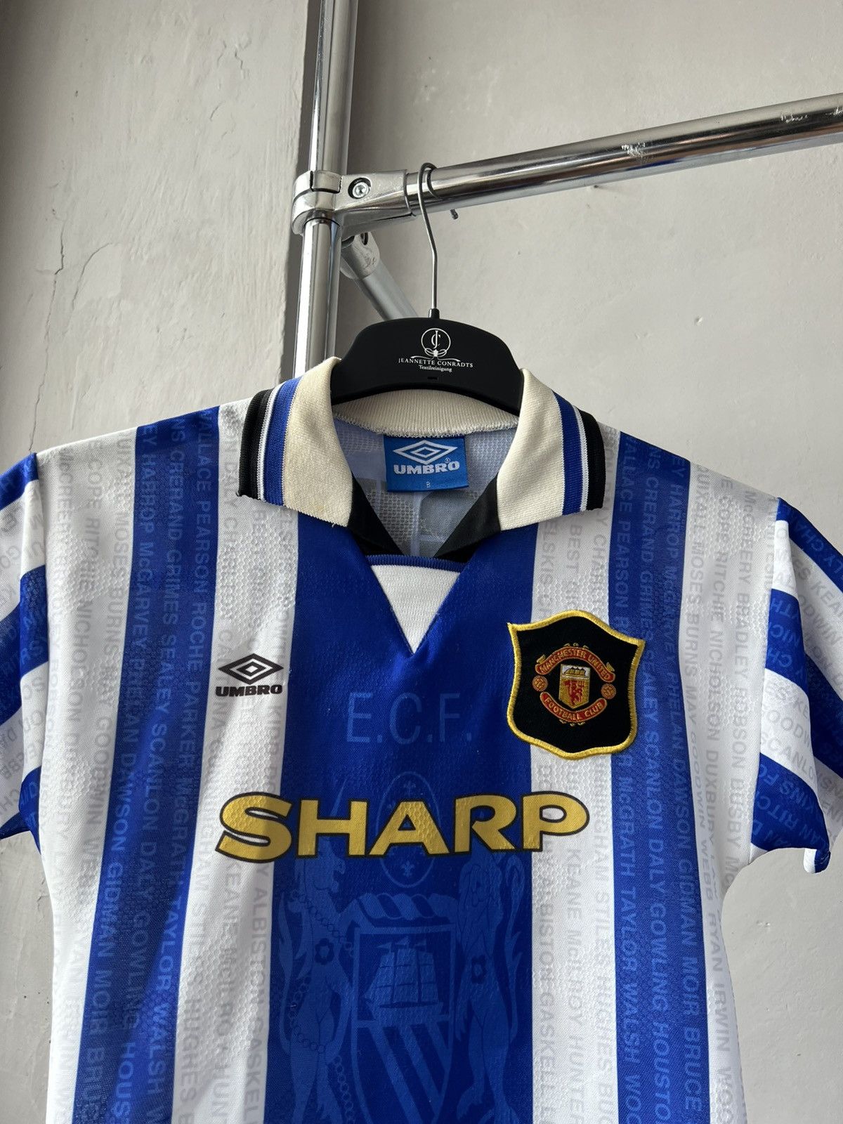 Umbro 1994/96 MANCHESTER UNITED #10 HUGHES SOCCER JERSEY SZ BOYS Size US XXS / EU 40 - 3 Thumbnail