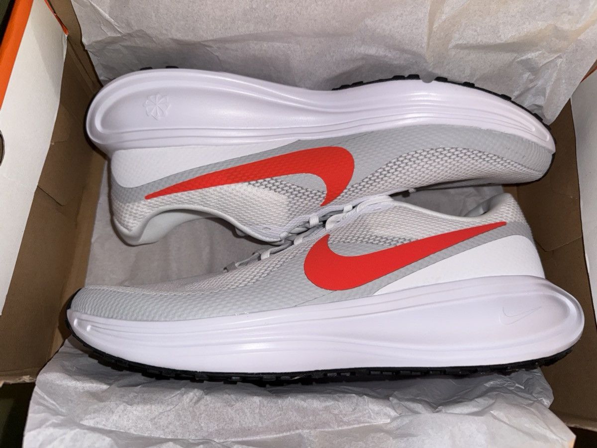 Nike Nike Revolution 8 Wide sz14 New in OG Box! White/Crimson Red Size US 14 / EU 47 - 7 Thumbnail