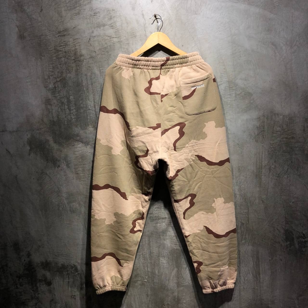 Supreme Supreme $ S logo dessert camp sweatpants Size US 33 - 5 Thumbnail