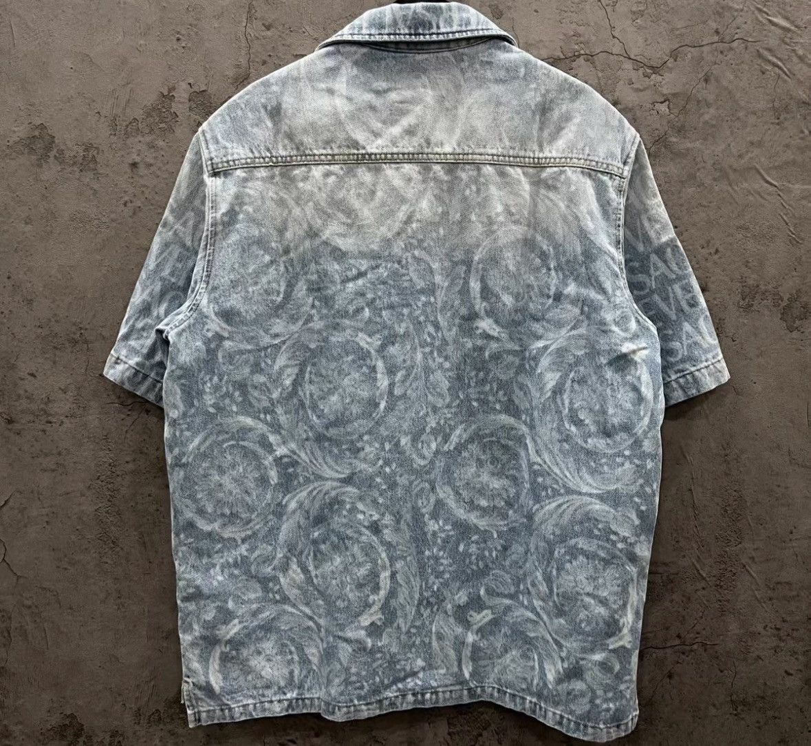 Versace Versace Printed denim shirt Size US L / EU 52-54 / 3 - 2 Thumbnail