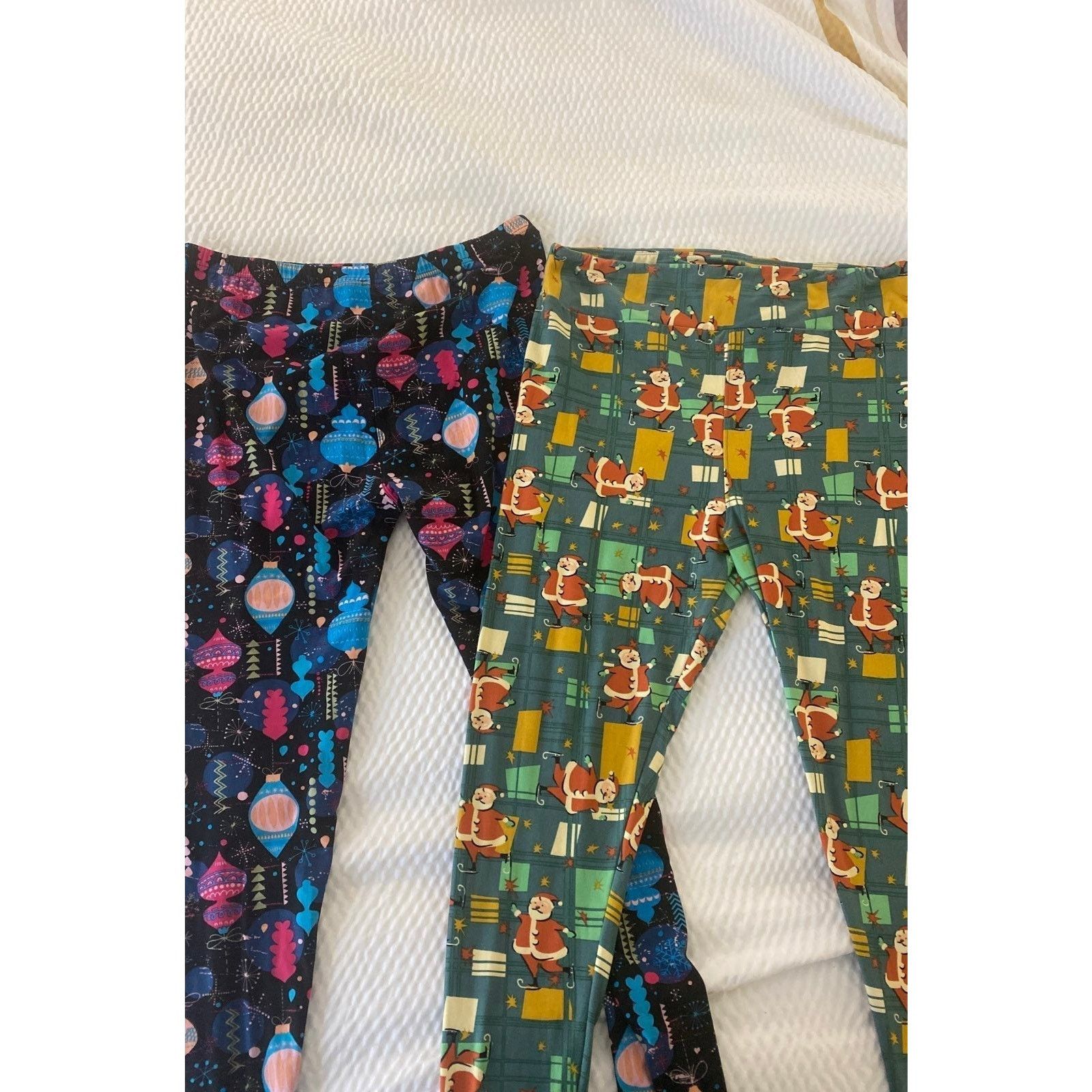Other Set of Holiday Leggings Size 31" - 1 Thumbnail