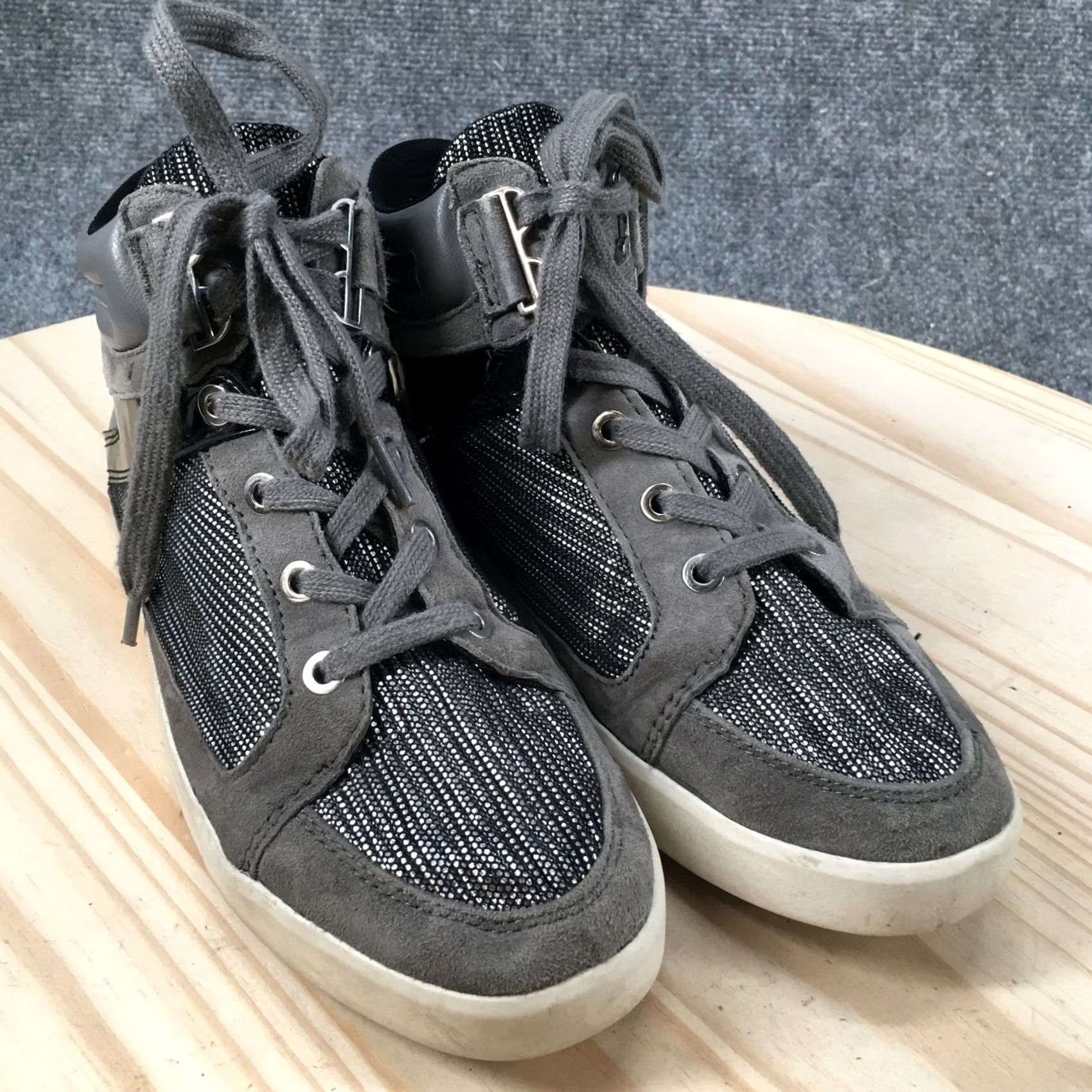 Calvin Klein Calvin Klein Shoes Womens High Top Sneakers Metallic Gray Suede Lace Up 8.5 39 US 8.5 UK 6 Mens Womens Girls Boys? Size M / US 6-8 / IT 42-44 - 3 Thumbnail