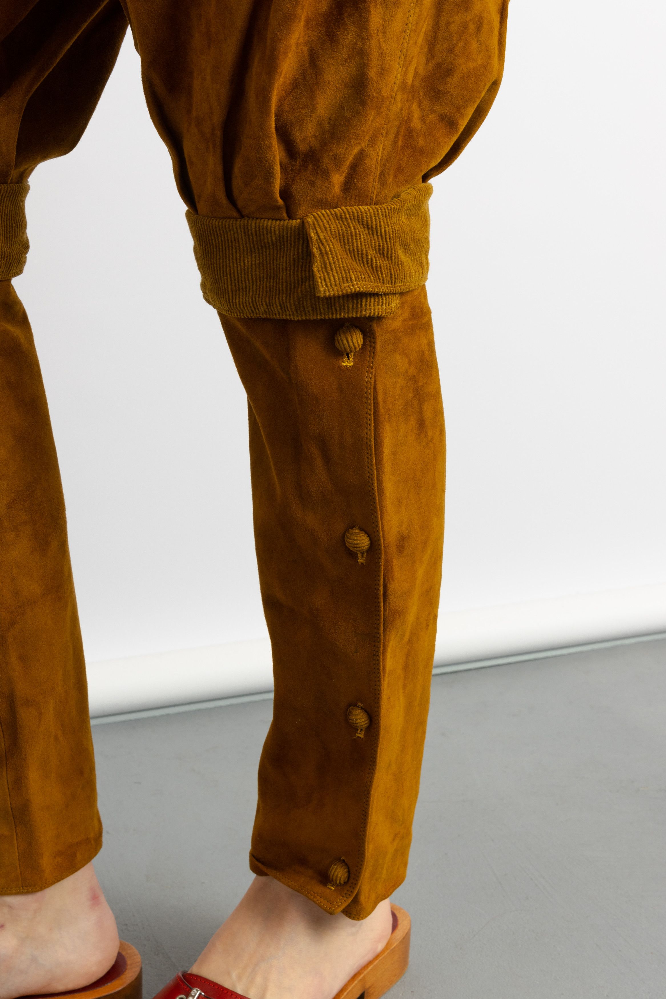 Versace Gianni Versace High-waisted Suede Brown Balloon Pants 5914 Size 25" / US 0 / IT 36 - 4 Thumbnail