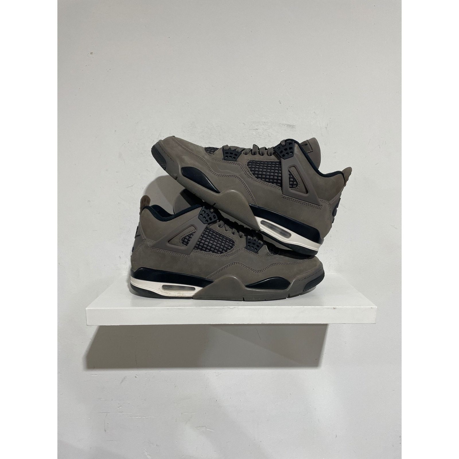 Nike NIKE JORDAN 4 CAVESTONE SIZE 11 PREOWNED Size US 11 / EU 44 - 1 Thumbnail