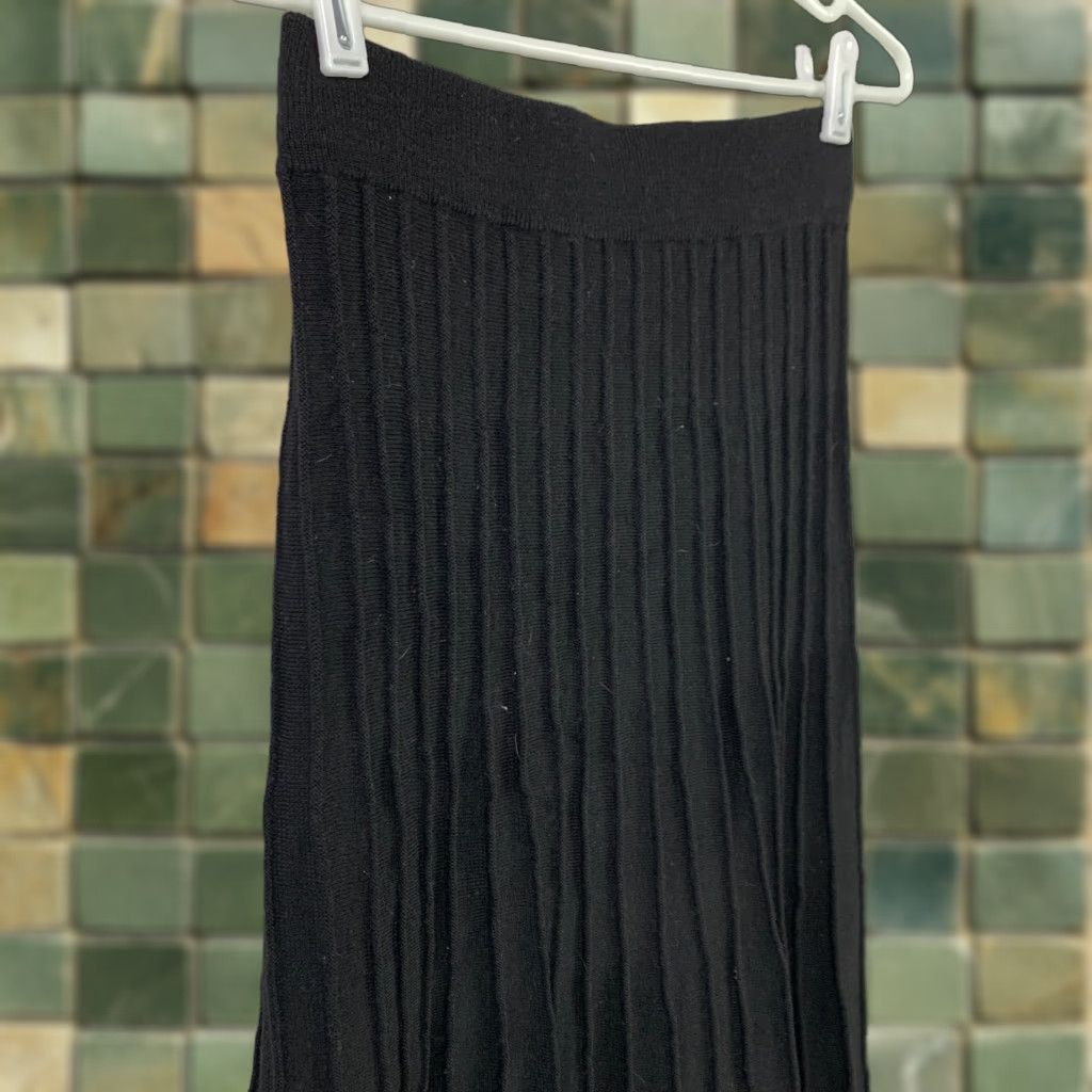 Badgley Mischka VINTAGE American Glamour Skirt XS Black Long Pleated Flare Knit Polyester Formal Office/Party Womens Size 26" / US 2 / IT 38 - 1 Thumbnail