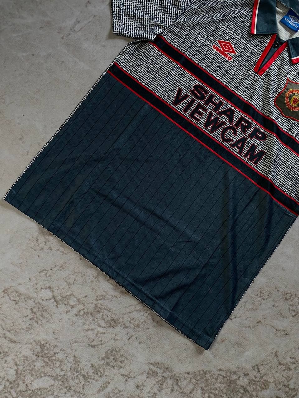 Umbro 1995/1996 Umbro Manchester United Retro Away Soccer Jersey Size US L / EU 52-54 / 3 - 4 Thumbnail