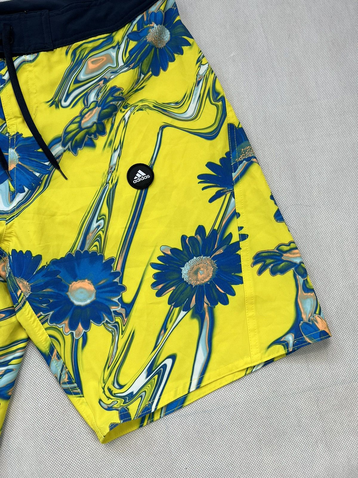 Adidas Shorts Adidas Flowers Small Logo Board Size US 31 - 2 Thumbnail