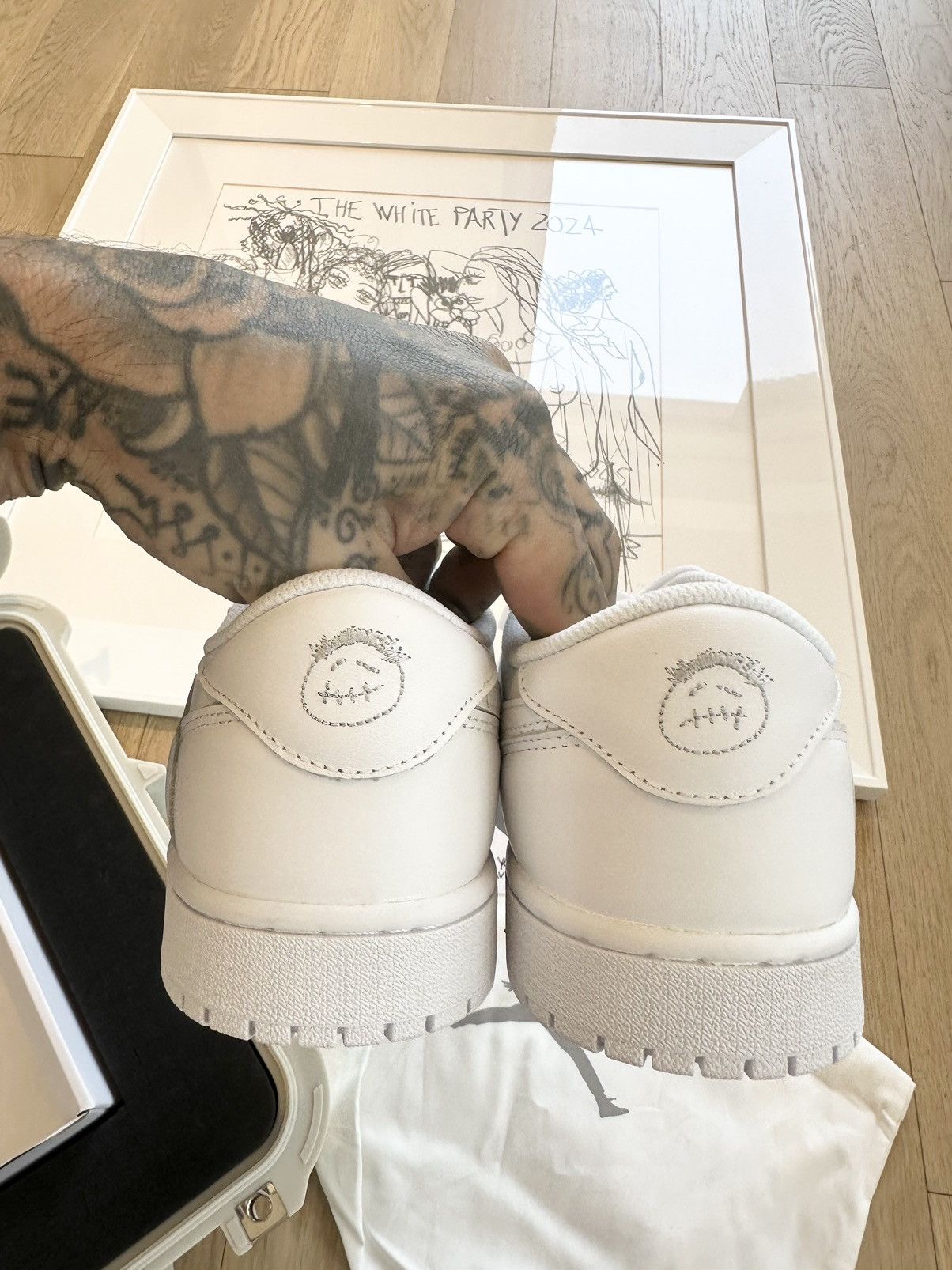 Jordan Brand × Travis Scott Nike TRAVIS SCOTT MICHAEL RUBIN JULY 4 invite & George Condo Size US 8.5 / EU 41-42 - 9 Thumbnail