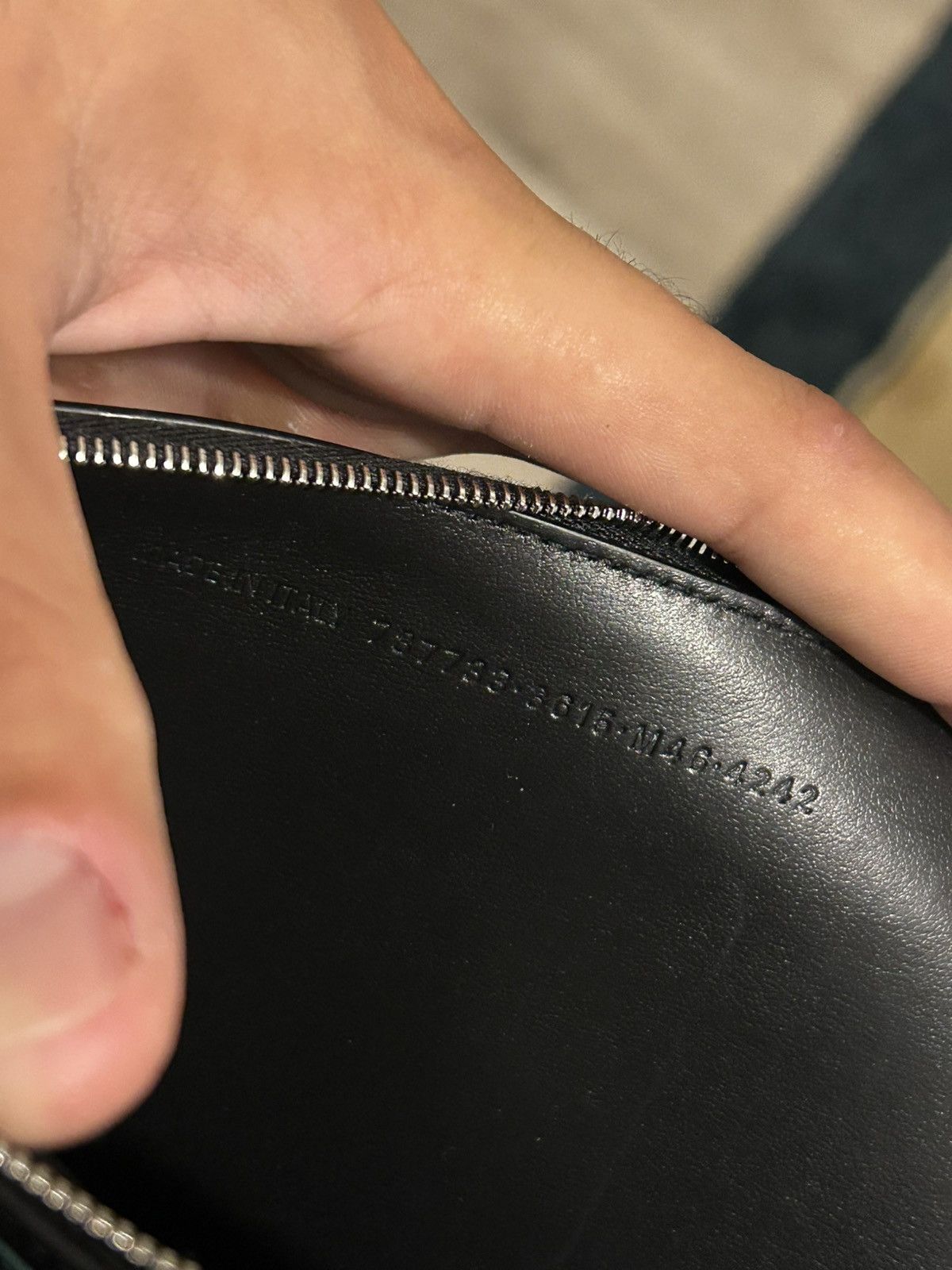 Balenciaga Balenciaga MEN'S PASSPORT PHONE HOLDER IN BLACK Size ONE SIZE - 9 Thumbnail