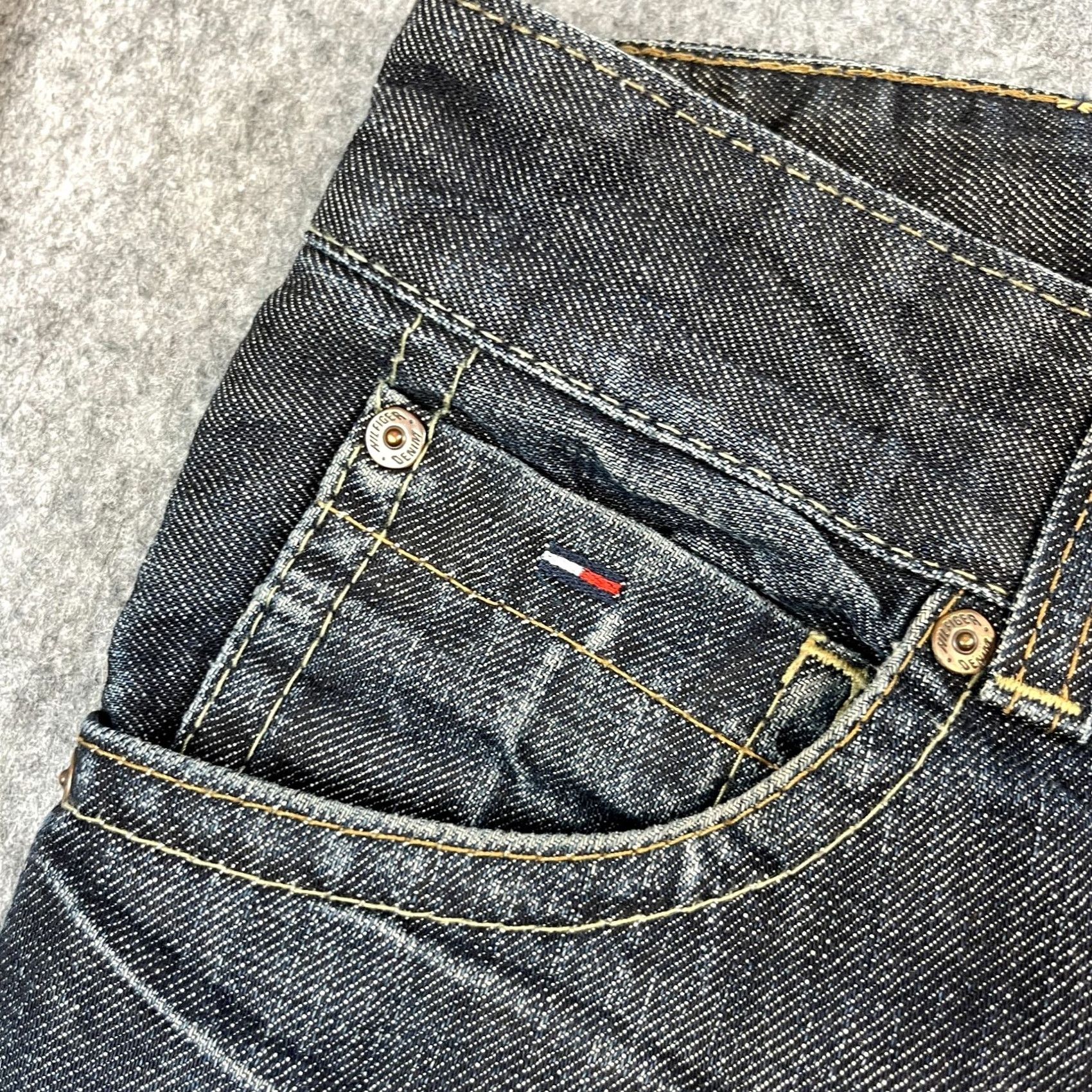 Tommy Hilfiger Tommy Hilfiger Jeans Regular Straight 33 32 Dark Wash Blue Denim Vintage Men’s Jeans Size US 33 - 7 Thumbnail