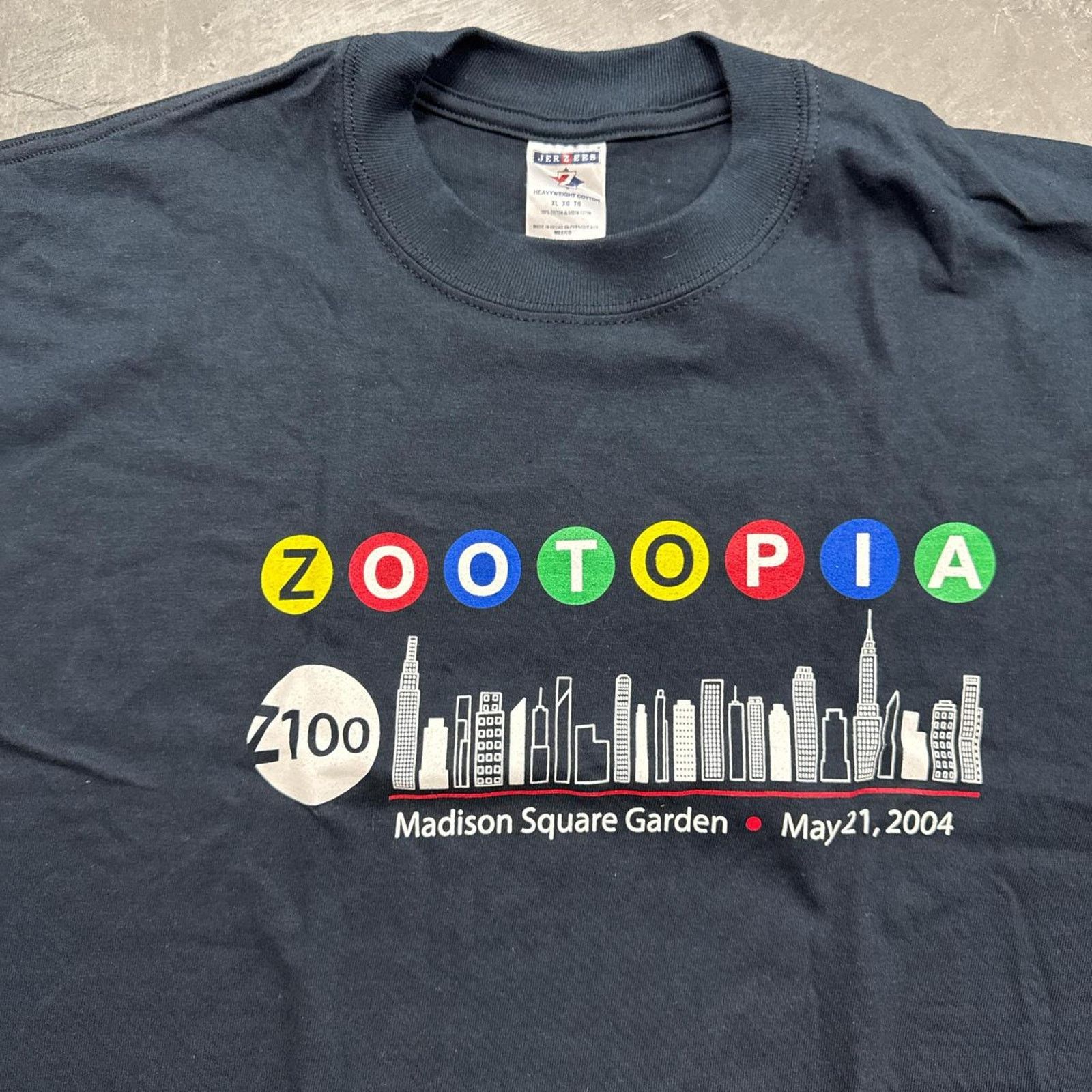 Vintage Vintage New York City Z100 Madison Square Garden T-Shirt Size US XL / EU 56 / 4 - 2 Thumbnail