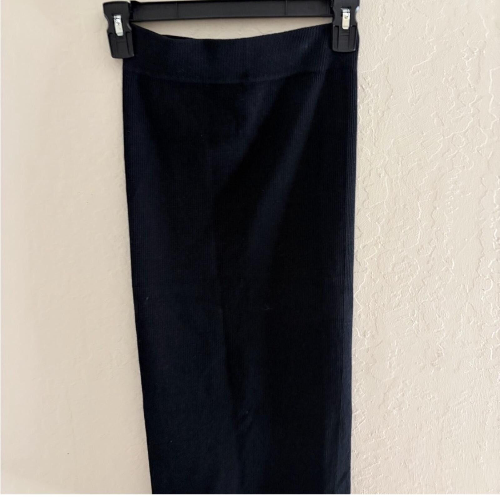 Forever 21 Forever 21 Classic Black Pencil Skirt Size 28" / US 6 / IT 42 - 5 Thumbnail