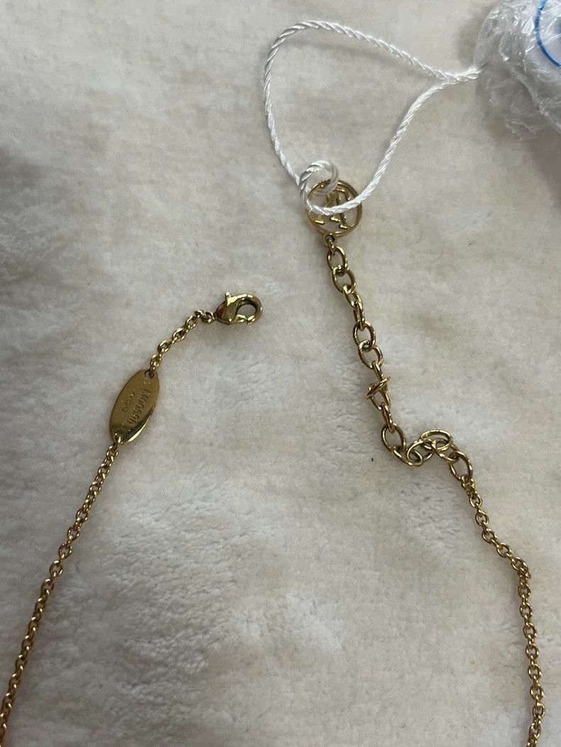 Louis Vuitton Louis Vuitton Louis Vuitton Necklace with Gold Chain and C Size ONE SIZE - 4 Thumbnail