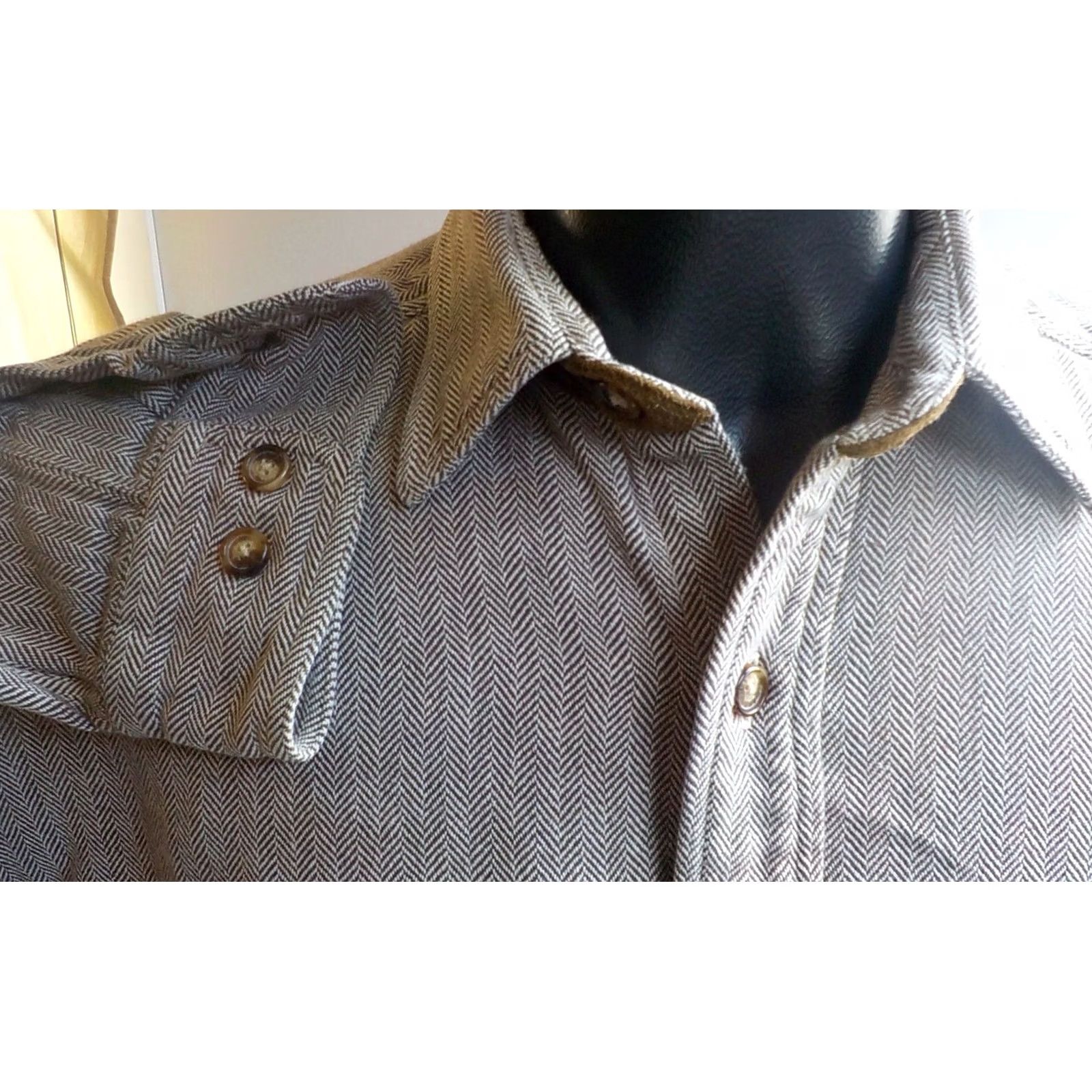 Orvis ORVIS Button Front Shirt Brown Ivory Herringbone Suede Trim Long Sleeve SZ M Mens Size US M / EU 48-50 / 2 - 3 Thumbnail