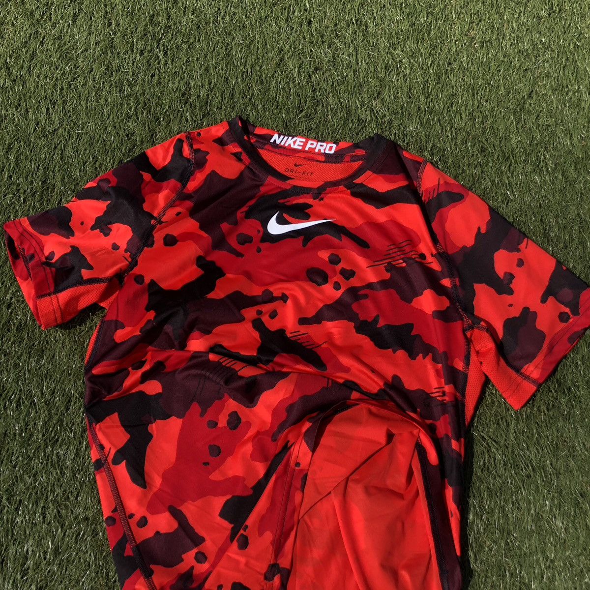 Nike Nike pro short sleeve sweatshirt Size US L / EU 52-54 / 3 - 2 Thumbnail
