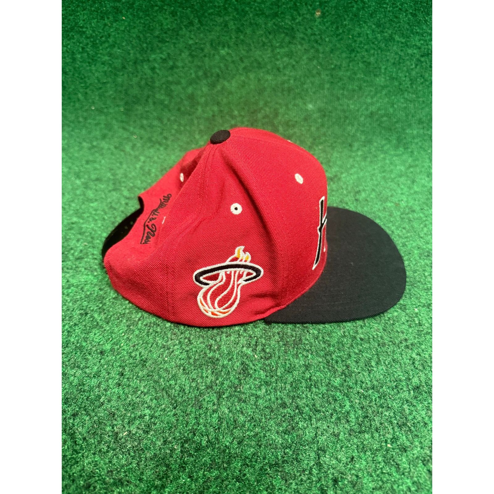 Mitchell & Ness Miami Heat Black and Red SnapBack OSFA Hat Unisex Size ONE SIZE - 2 Thumbnail
