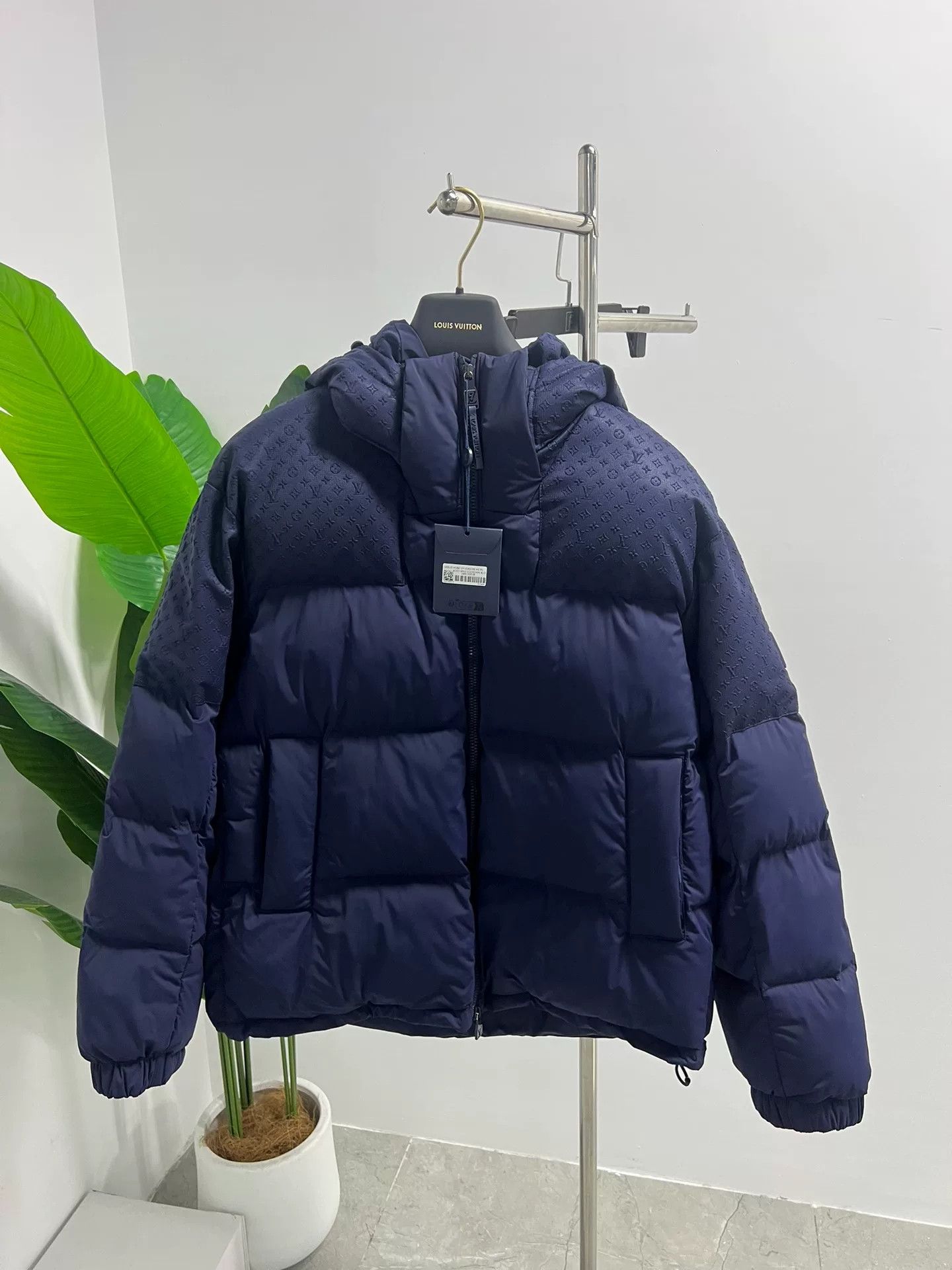 Louis Vuitton blue lv hooded logo down jacket Size US M / EU 48-50 / 2 - 1 Thumbnail
