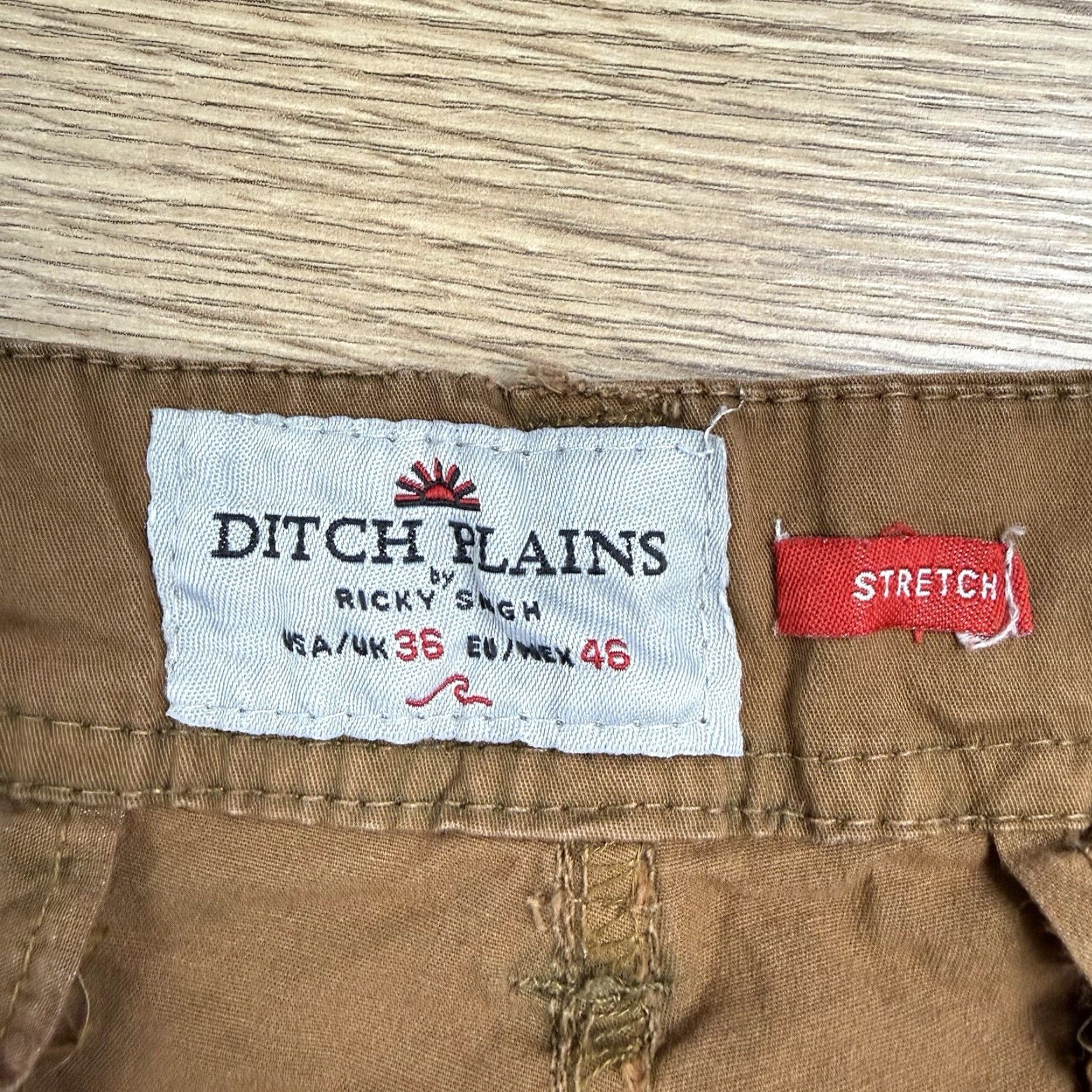 Vintage Ditch Plains Men’s Cargo Shorts Size 36 Brown 100% Cotton Casual Utility Hiking Cargo Mens 36 Brown Cotton Casual Hiking Inseam 10in Rise Mid 10-12in Size US 36 / EU 52 - 2 Thumbnail