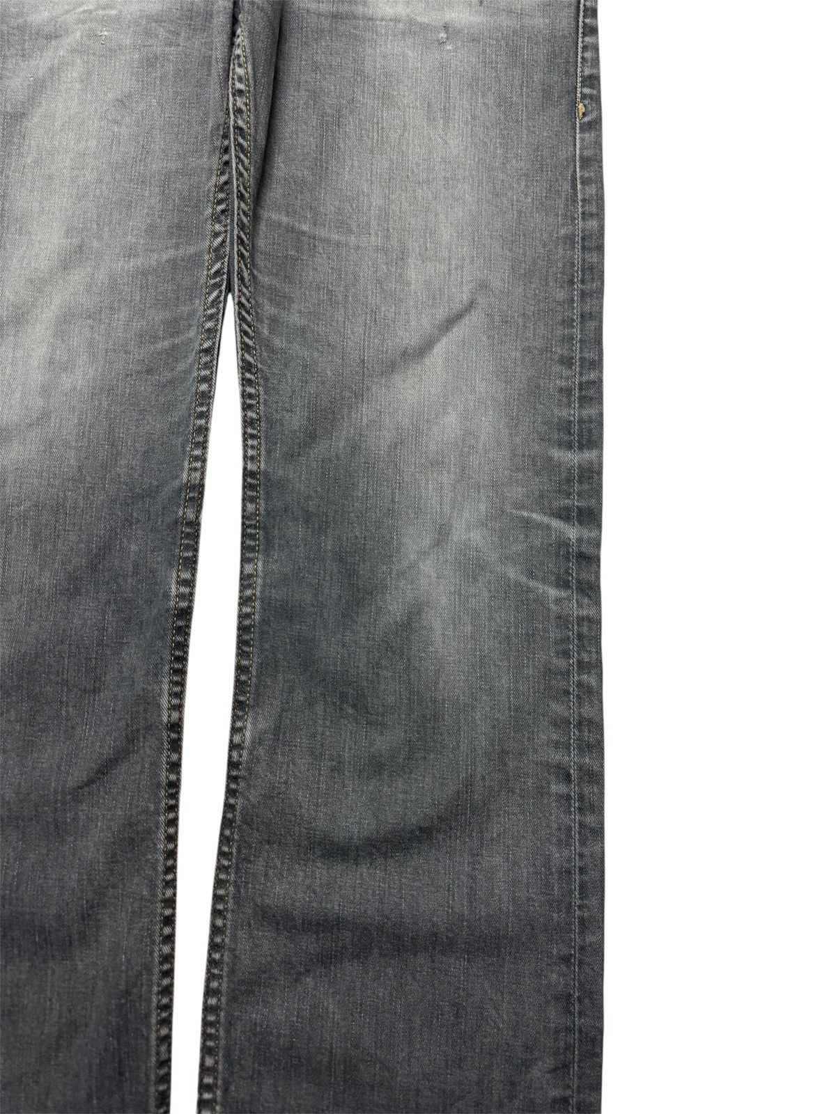 Levi's THRASHED VINTAGE Y2K LEVI'S STONED WASHED DISTRESSED Size US 31 - 5 Thumbnail