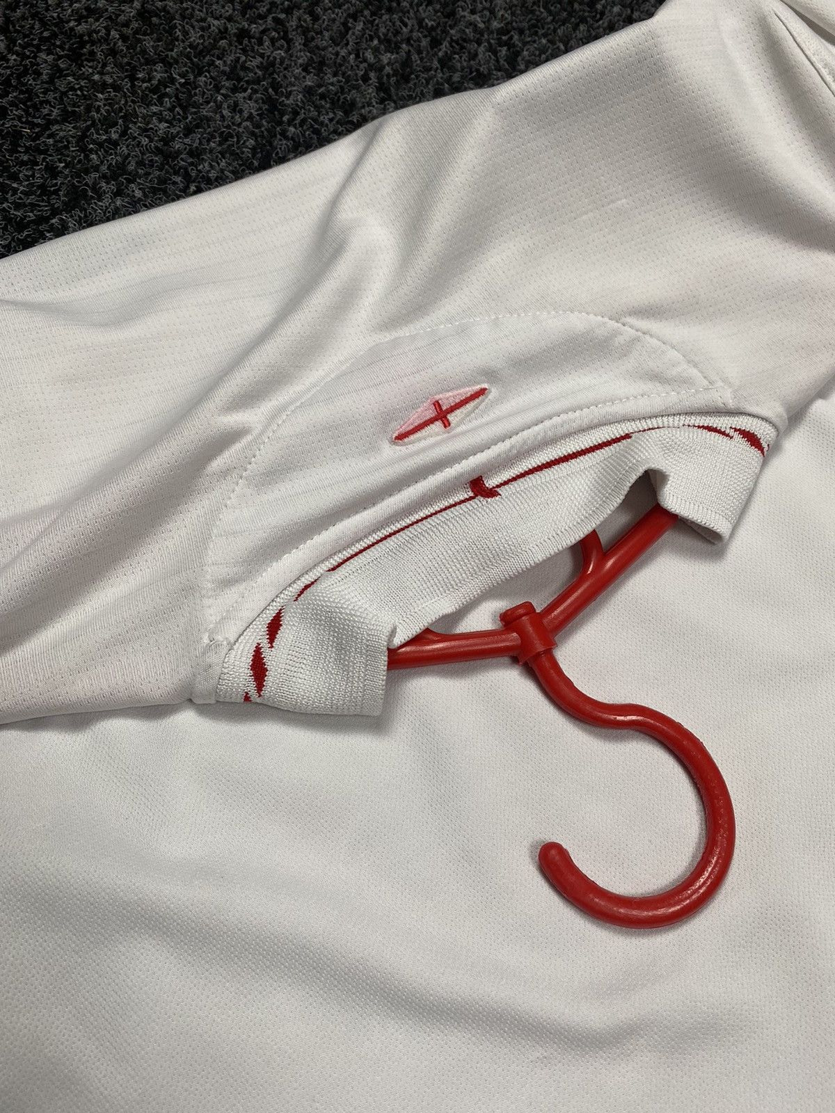 Umbro × Vintage Vintage England 🏴󠁧󠁢󠁥󠁮󠁧󠁿 Umbro Soccer Jersey size M Size US M / EU 48-50 / 2 - 9 Thumbnail