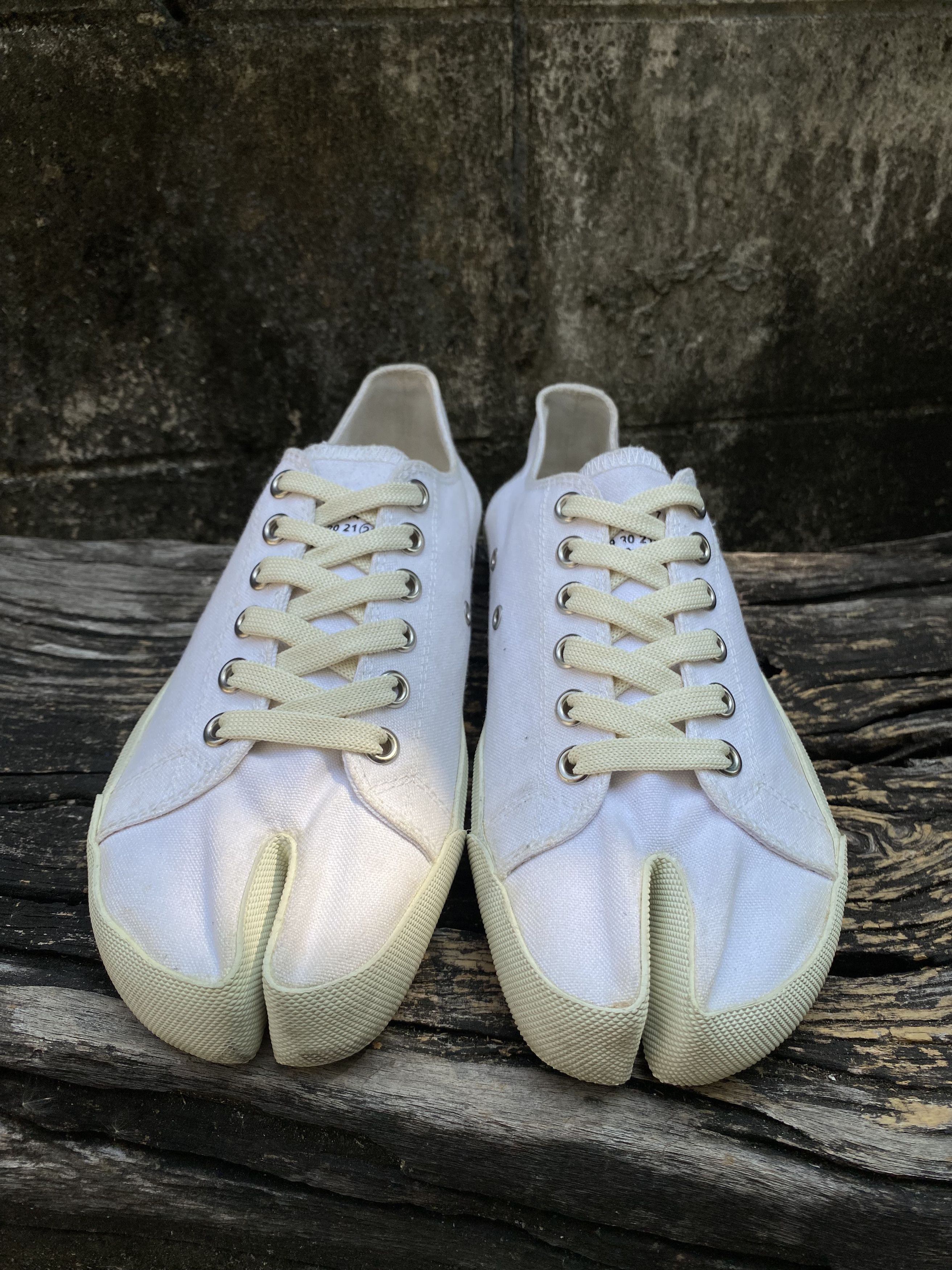 Maison Margiela Maison Margiela Tabi Canvas White EU41.5 Size US 8.5 / EU 41-42 - 2 Thumbnail