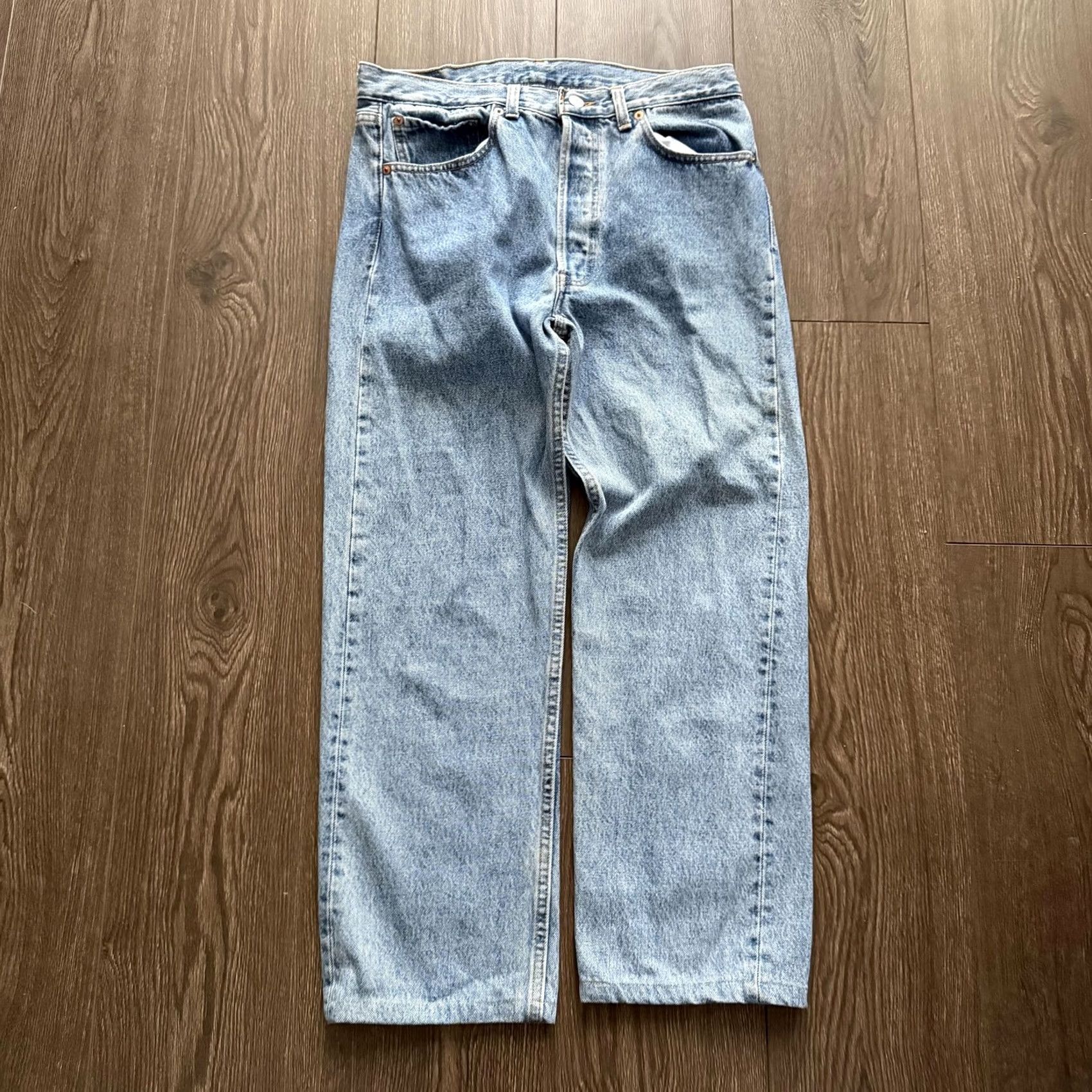 Levi's VINTAGE Levi's 501 Jeans USA Denim Light Wash Regular Straight Blue Mens 32x26.5 Size US 32 / EU 48 - 4 Thumbnail