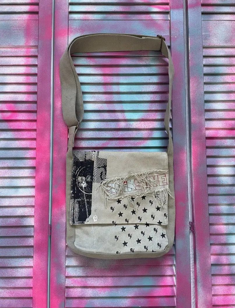 Japanese Brand Vintage 00s Quiksilver Military Harajuku Style Messenger Bag Size ONE SIZE - 1 Thumbnail