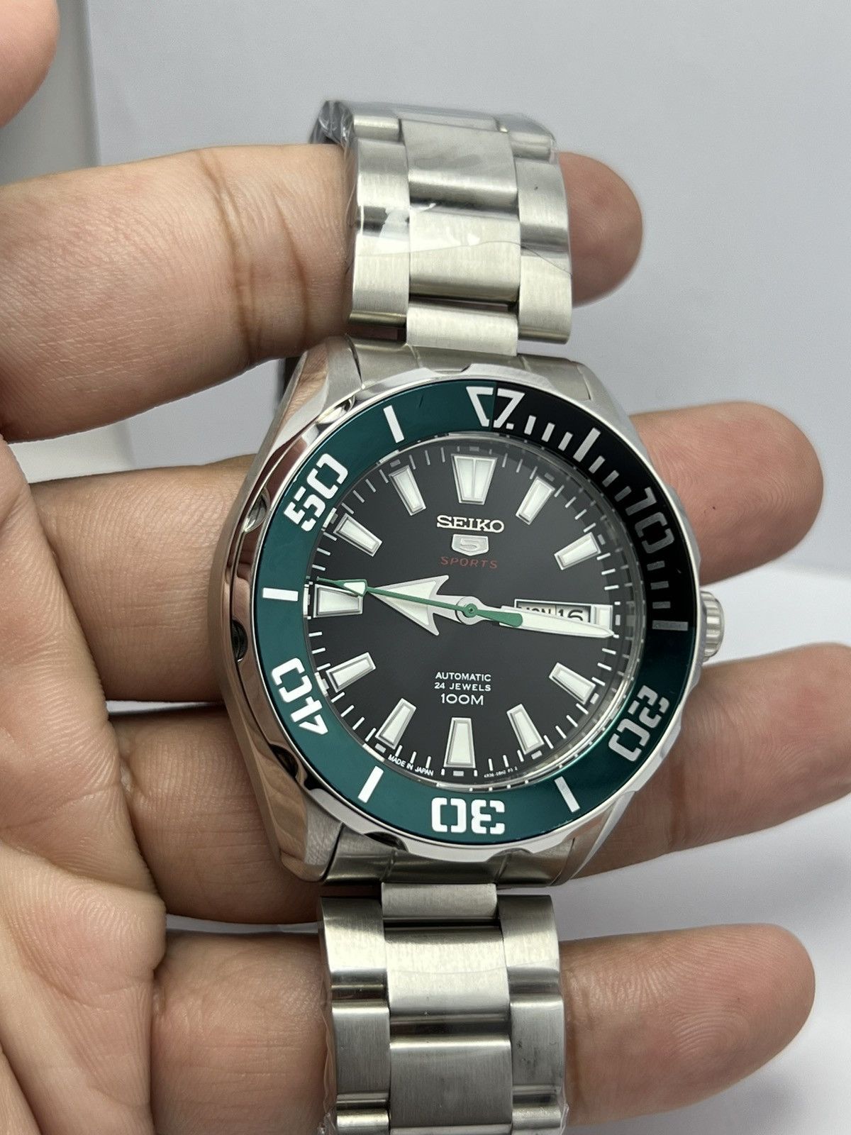 Seiko Seiko Sports Automatic Directional Bazel Day/Date Japan Size 44 - 15 Thumbnail
