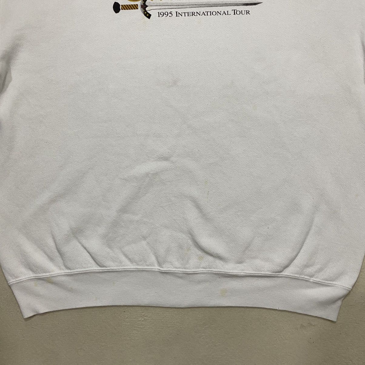 Vintage Vintage CAMELOT Movie 1995 International Tour Sweatshirt Size US XXL / EU 58 / 5 - 3 Thumbnail