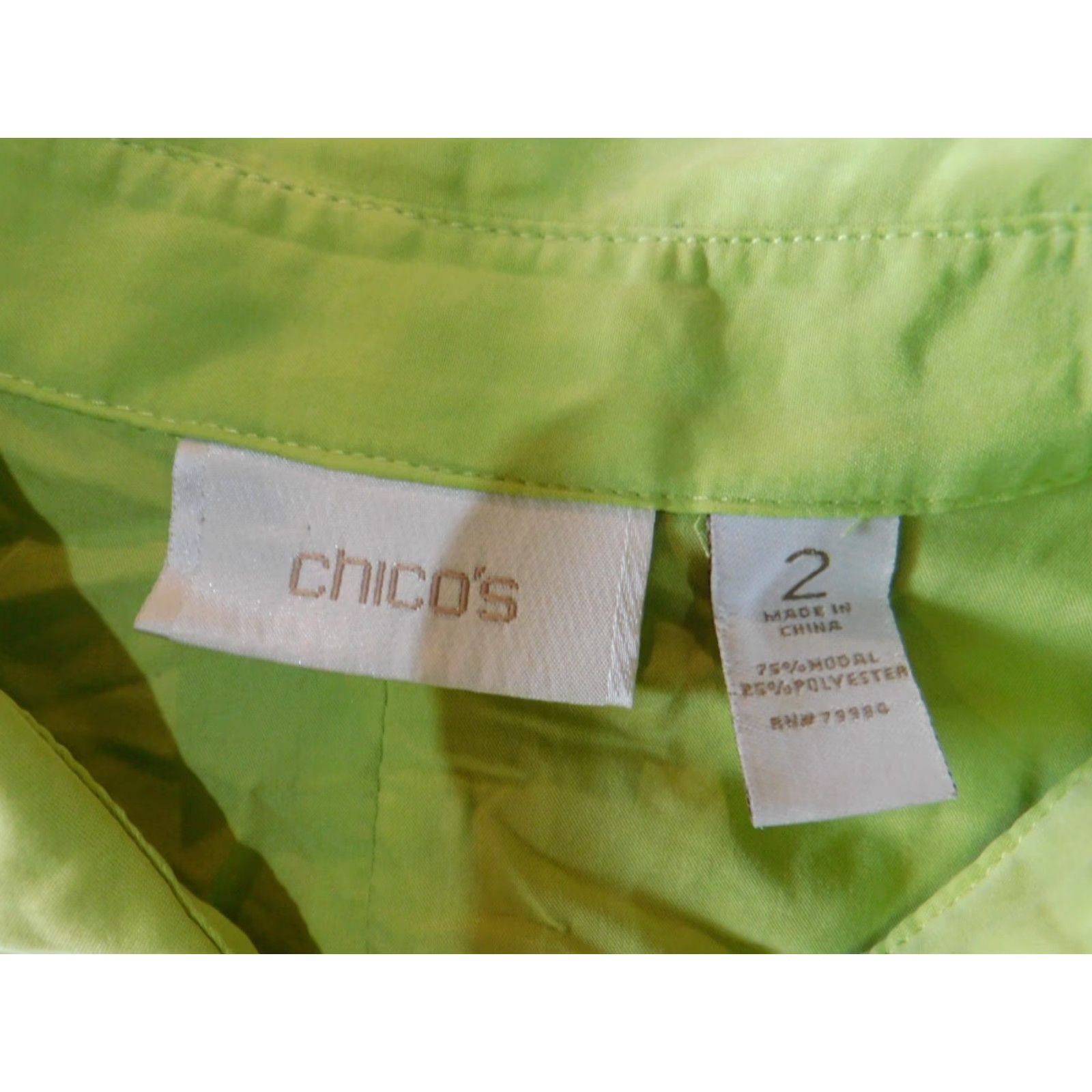 Vintage Chicos Button-Up Shirt Women 2 Short Sleeve Green Casual Solid Pattern Basic Classic Stretch with Blemishs Size XS / US 0-2 / IT 36-38 - 5 Thumbnail