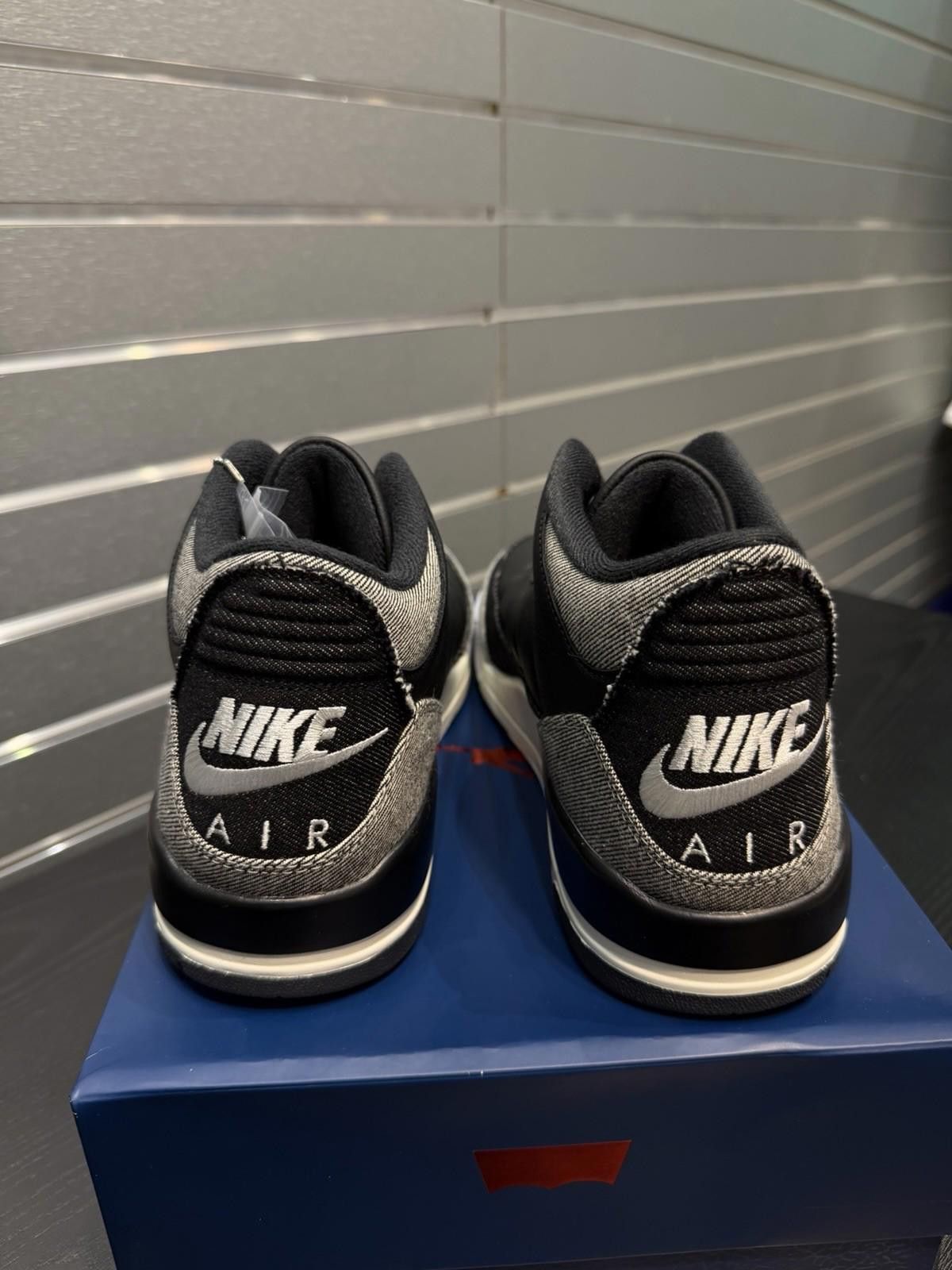 Jordan Brand Nike Air Jordan 3 Retro Levi’s Black IR0914-400 Men’s (12) Size US 12 / EU 45 - 9 Thumbnail