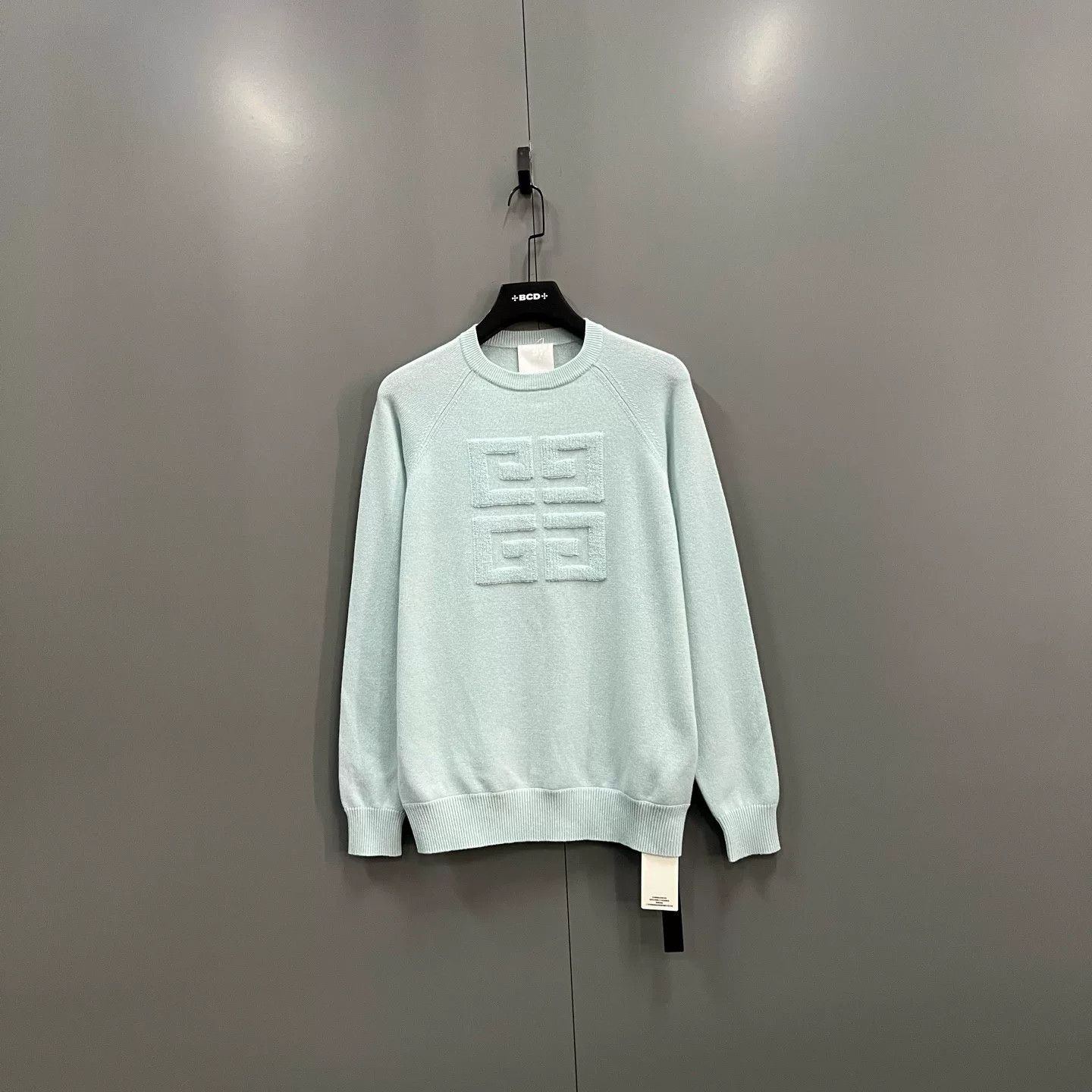 Givenchy Givenchy Logo Knitted Sweater in Light Blue Size XS / US 0-2 / IT 36-38 - 1 Thumbnail