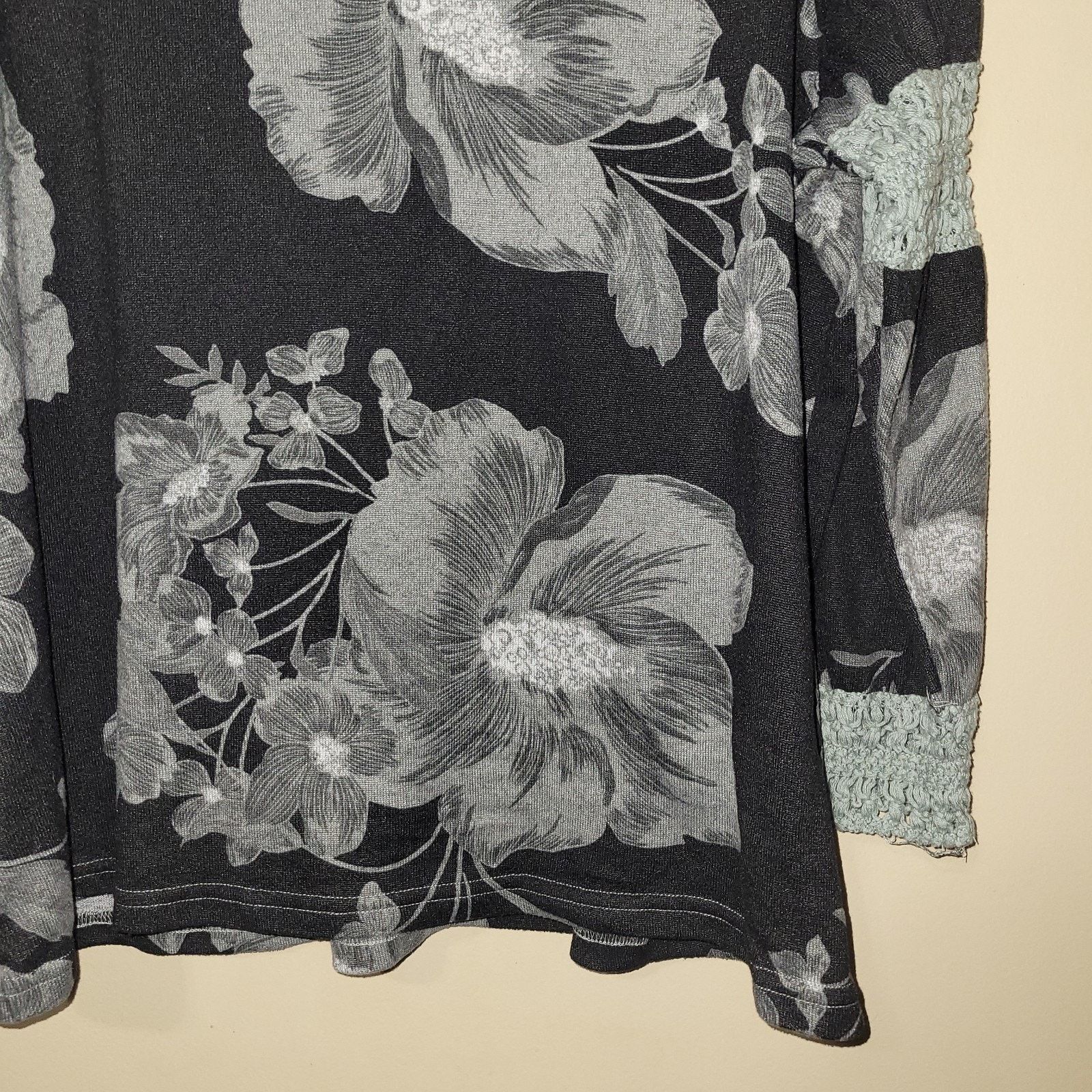 & Other Stories BloomChic 18-20 Floral Print Crochet Trim Top Black Gray Size XXL / US 16-18 / IT 52-54 - 13 Thumbnail