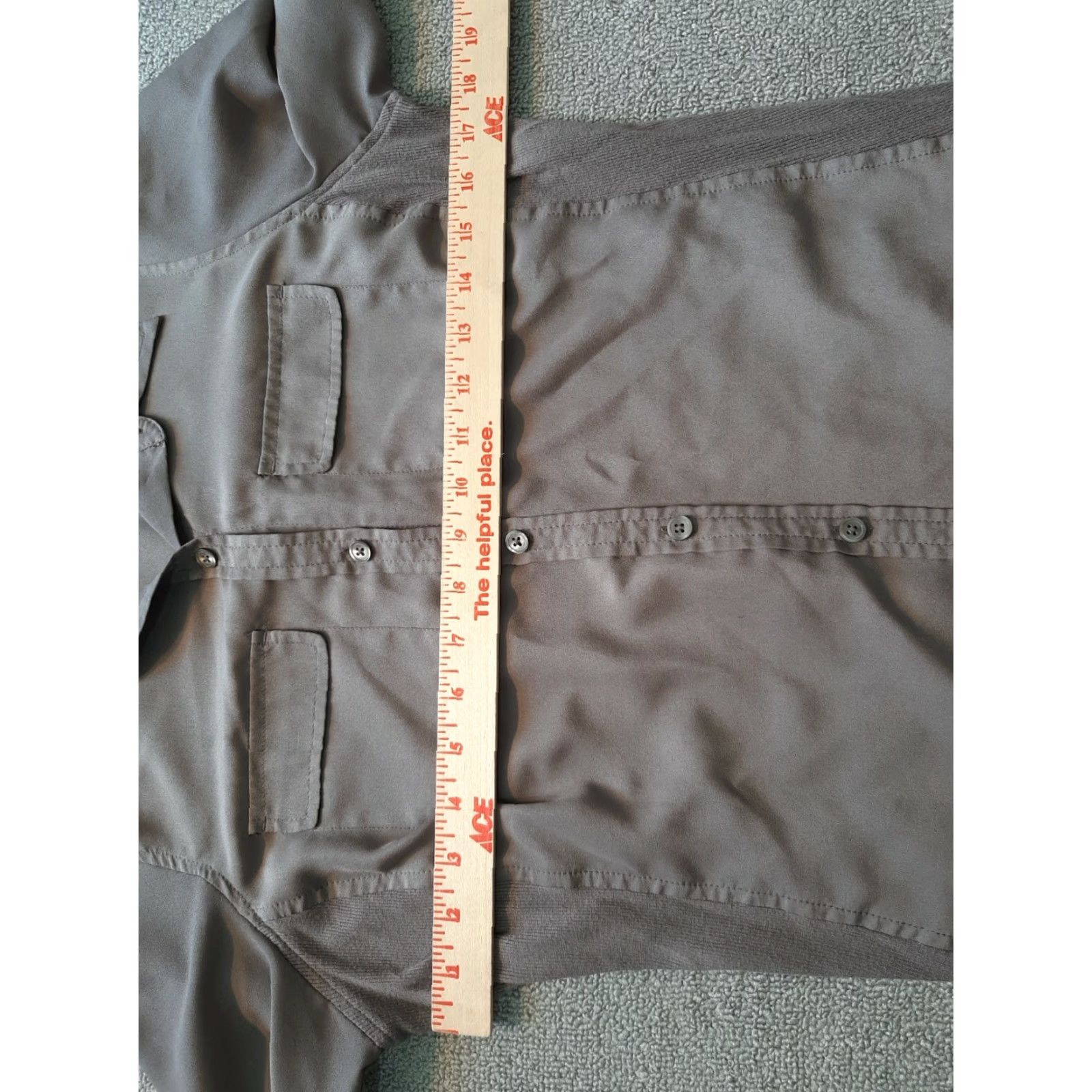 Ann Taylor Ann Taylor Blouse Shirt Womens Long Sleeve 10P Petite Lightweight Gray Round Neck Button Workwear Size L / US 10 / IT 46 - 4 Thumbnail