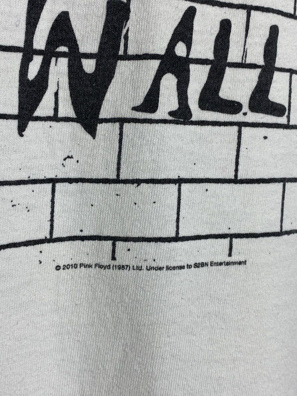 Pink Floyd Vintage 2000s Pink Floyd The Wall Graphic Band T-shirt Size US S / EU 44-46 / 1 - 6 Thumbnail