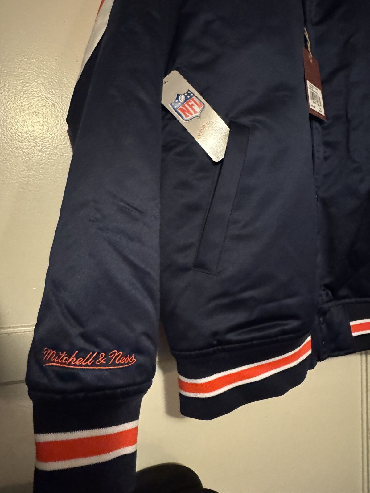 Mitchell & Ness Mitchell & Ness 2XL Chicago Bears NFL Heavy Satin Jacket Size US XXL / EU 58 / 5 - 8 Thumbnail