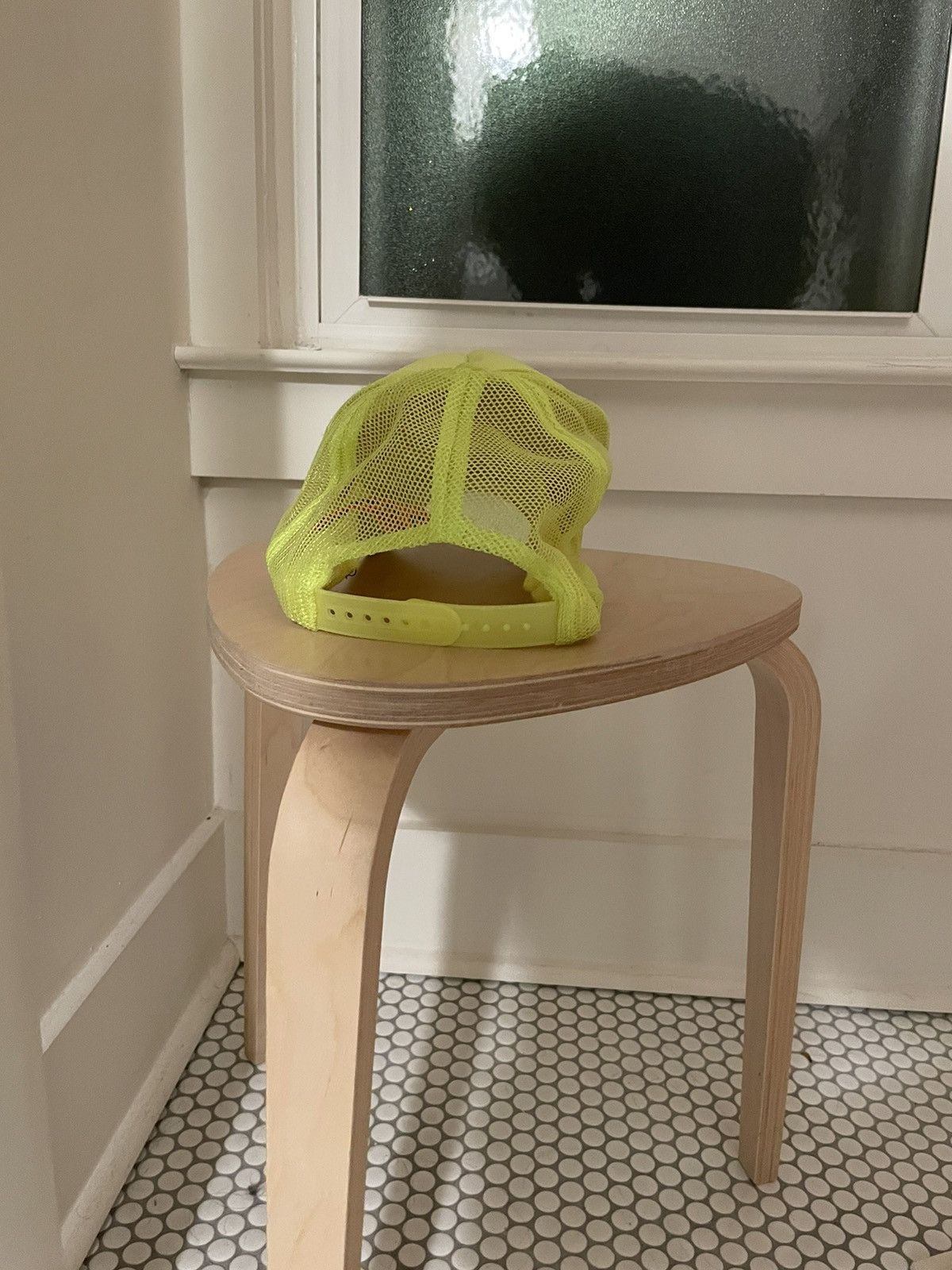 Off-White × Otto × Virgil Abloh Virgil Abloh x MCA Figures of Speech Arrows Trucker Hat Size ONE SIZE - 3 Thumbnail