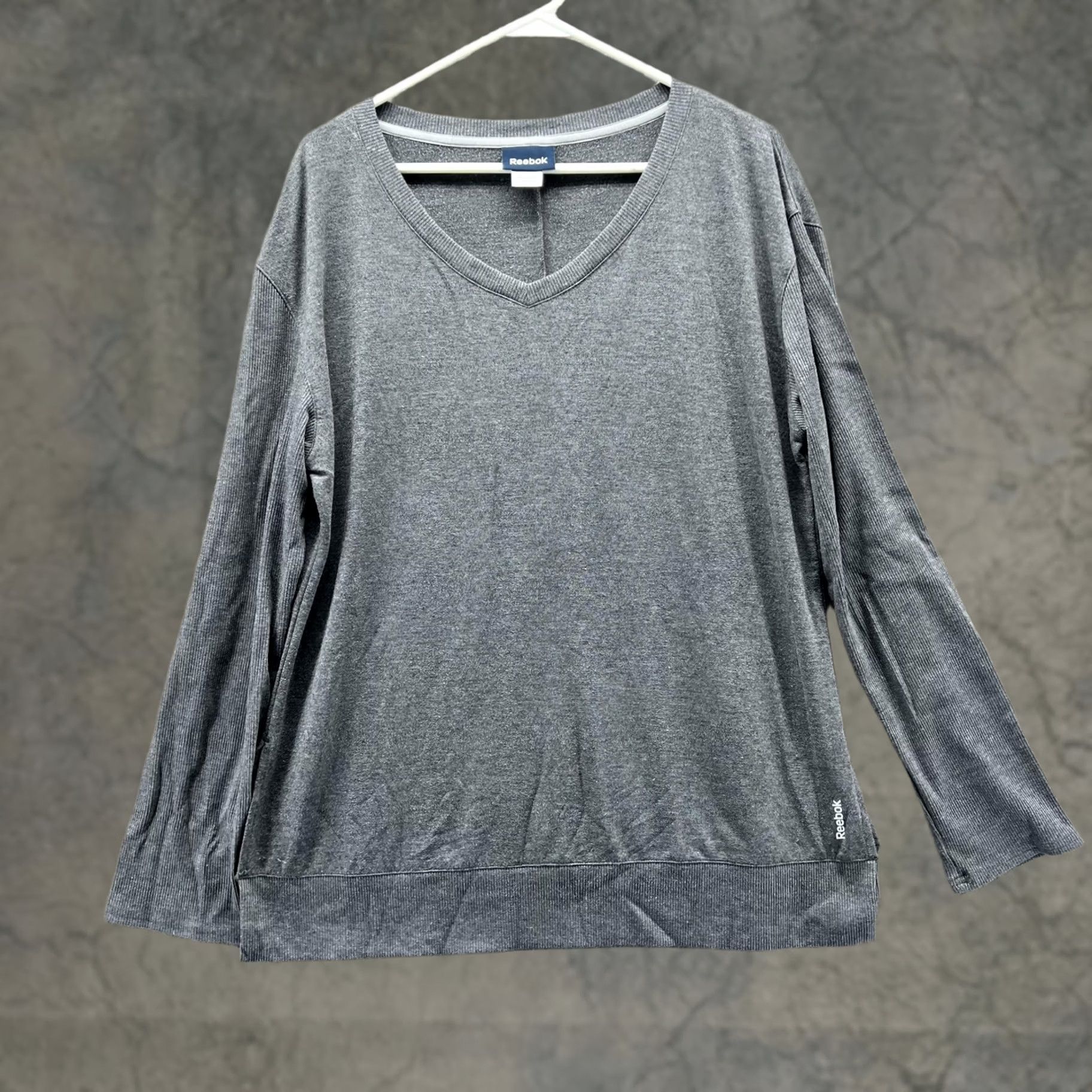 Reebok Reebok Sweatshirt Womens 2XL Gray V Neck Lightweight Pullover Top Knit Heather Shirt Womens 2XL Gray V-Neck Pullover Lightweight Activewear Size XXL / US 16-18 / IT 52-54 - 1 Thumbnail