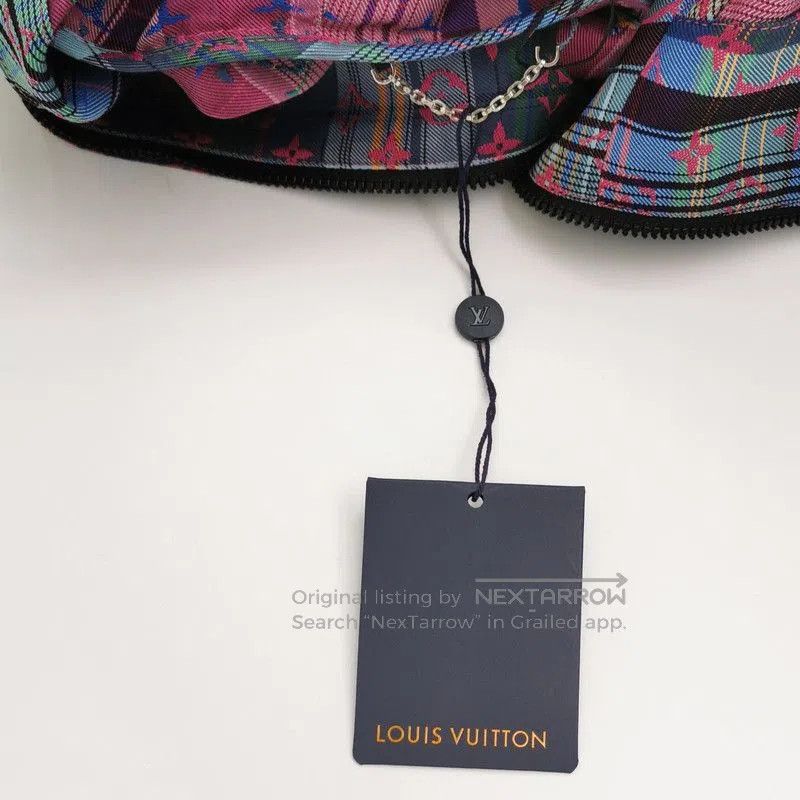 Louis Vuitton Louis Vuitton Colorful Logo Hooded Jacket Size 44. Size US L / EU 52-54 / 3 - 4 Thumbnail