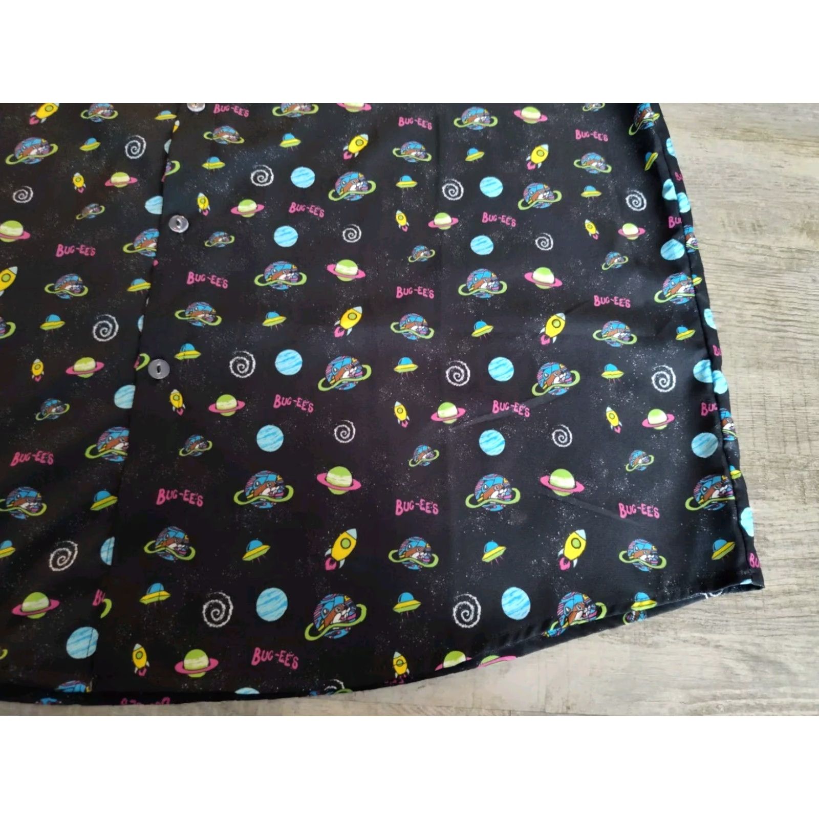 Vintage Buc-ee's Black Space Camp Button Up Shirt Mens 2XL Buc-ees Planets Short Sleeve Space Theme Button-Up Shirt Black 2XL Regular Men Casual Travel Size US XXL / EU 58 / 5 - 3 Thumbnail