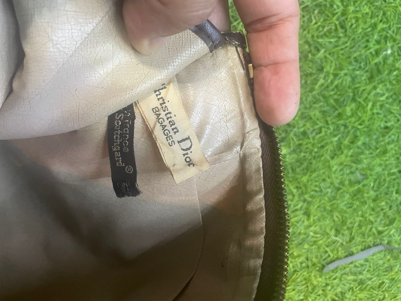 Dior × Vintage Authentic Vintage Christian Dior Monogram Toiletries Clutch Size ONE SIZE - 9 Thumbnail