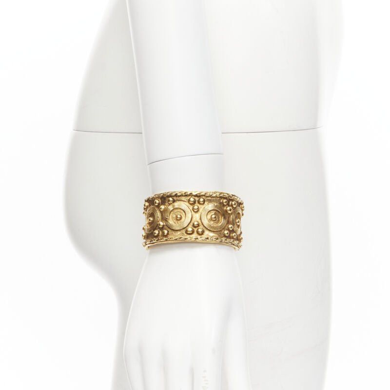 Chanel vintage CHANEL Haute Couture Etruscan ornate handcrafted gilded gold cuff bangle Size ONE SIZE - 1 Thumbnail