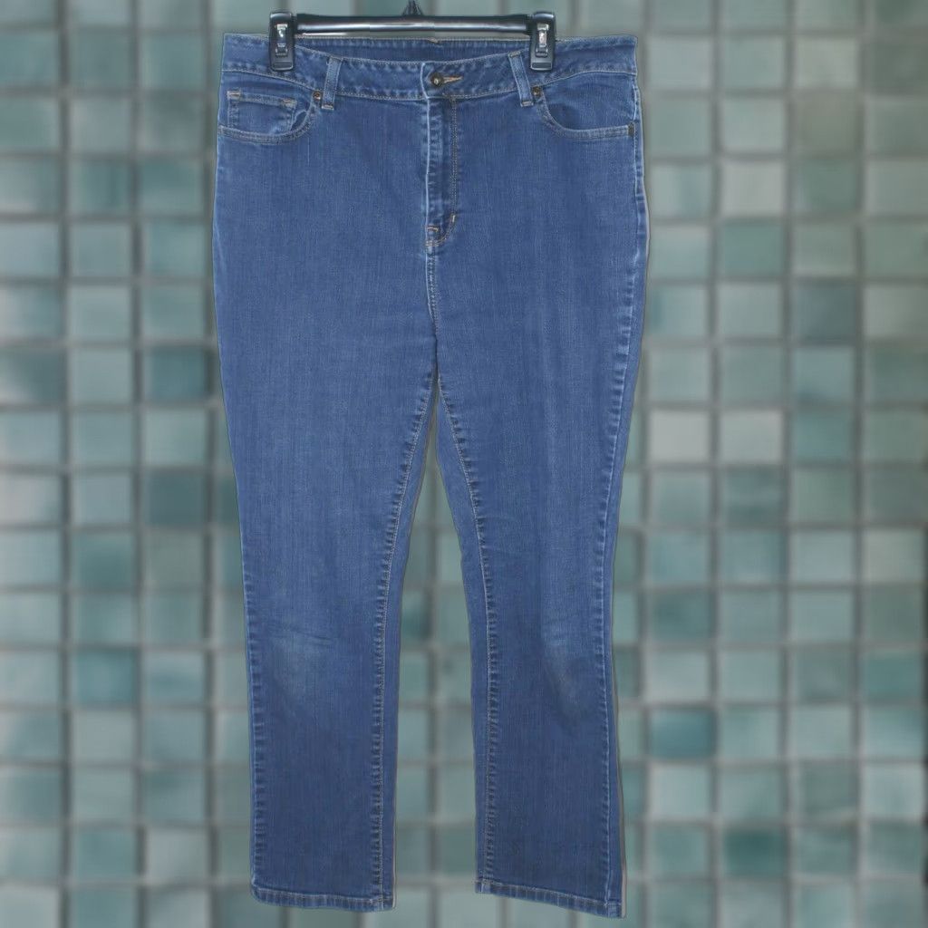 Vintage LL Bean Classic Fit Straight Leg Denim Jeans Women's 16 Blue 32X27 Size 38" / US 16 / IT 52 - 1 Thumbnail