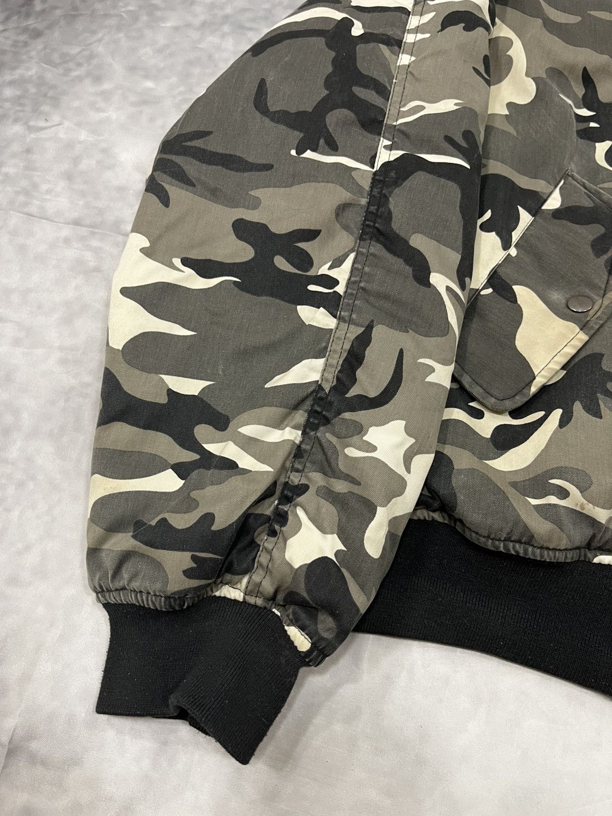 Vintage Vintage Camouflage Military Style Reversible Bomber Jacket Size US XL / EU 56 / 4 - 3 Thumbnail