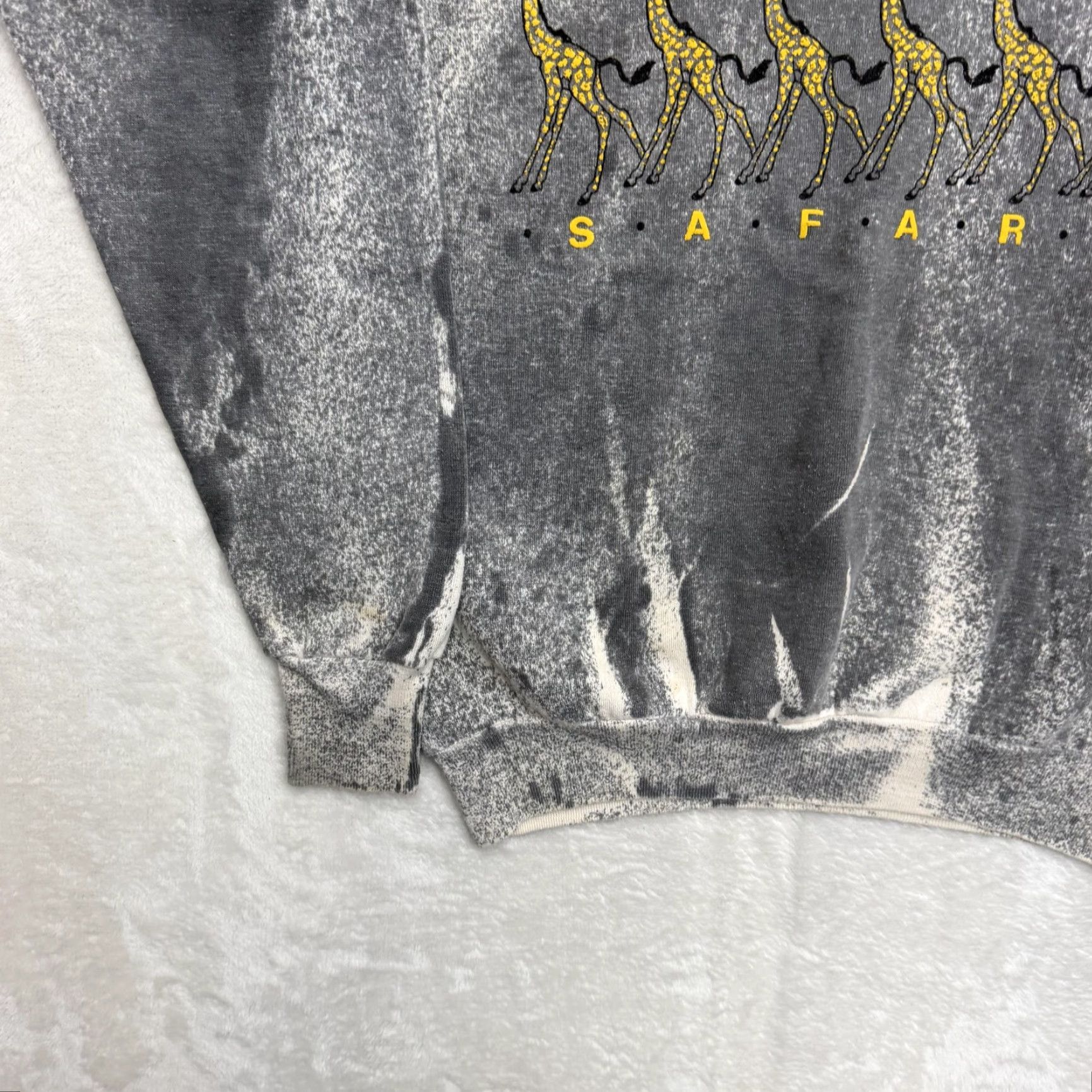 Vintage VINTAGE Healthknit Sweatshirt Giraffe Gray Mens XL Graphic Print Fleece Crew Neck Baroque Animals Outdoor Pullover Size US XL / EU 56 / 4 - 7 Thumbnail