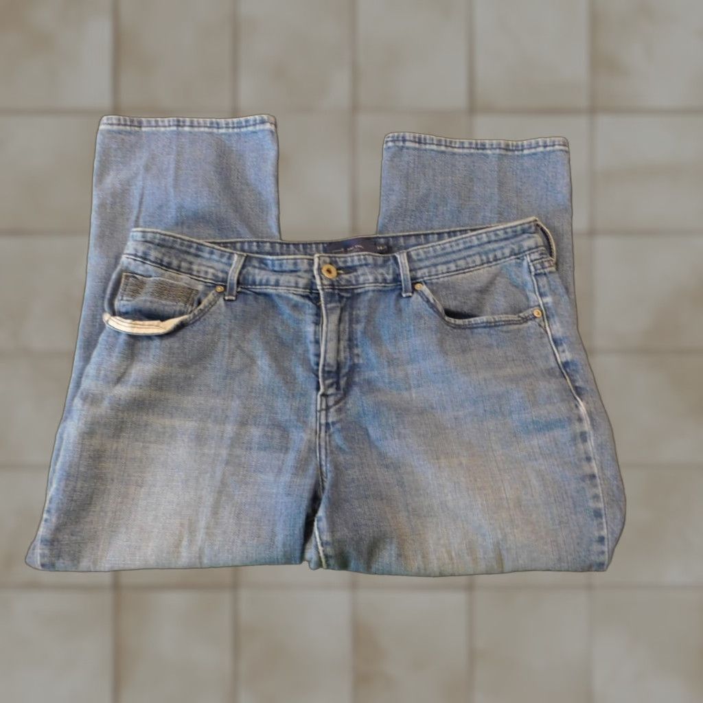 Levi's Levi's Jeans Women 14 Straight Denim 31in Waist Blue Slim Regular Pockets Zipper Stretch Classic 21in Inseam Size 36" / US 14 / IT 50 - 1 Thumbnail