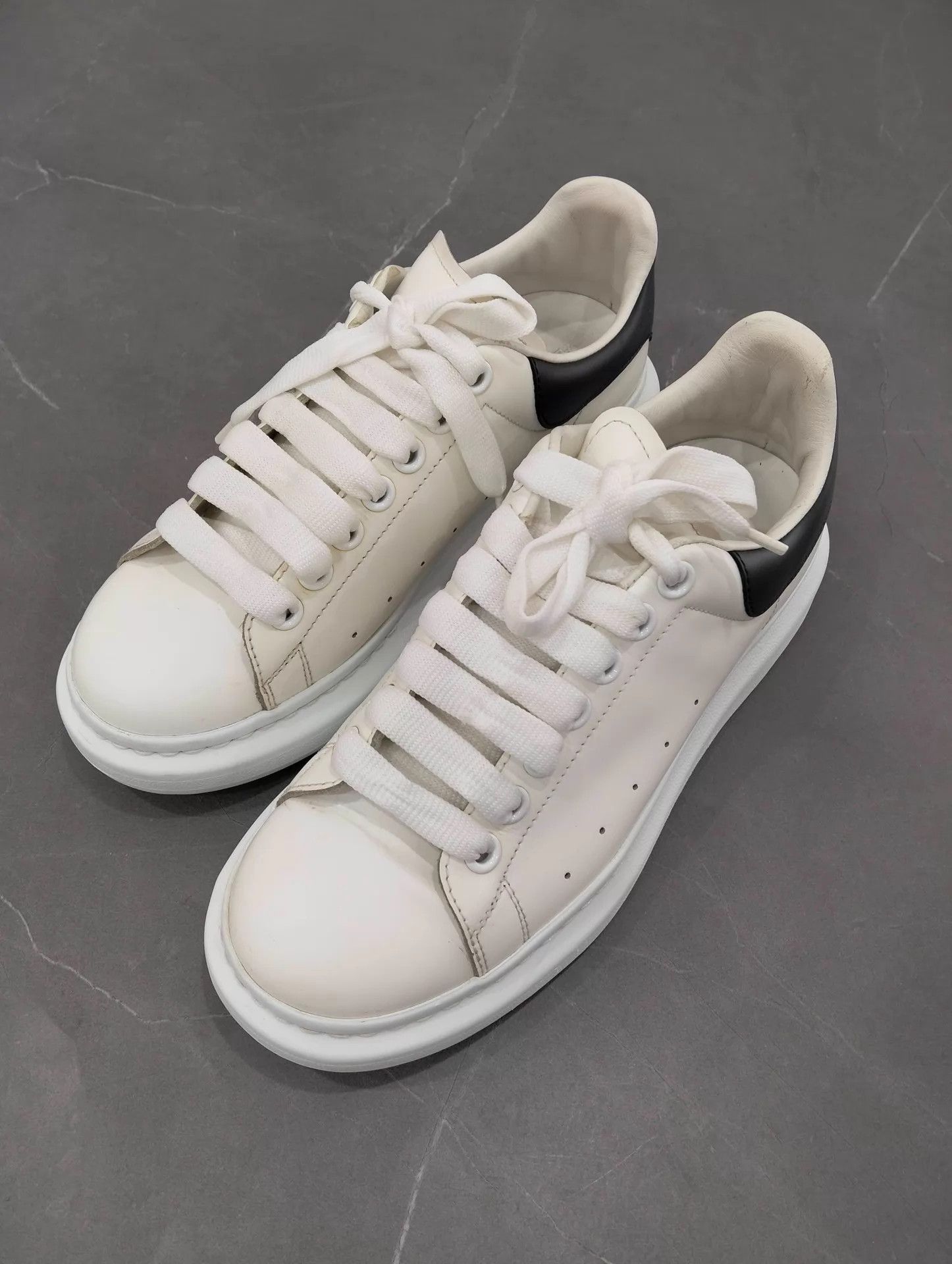 Alexander McQueen Alexander McQueen white sneakers EUR 39 Size US 6.5 / EU 39-40 - 1 Thumbnail