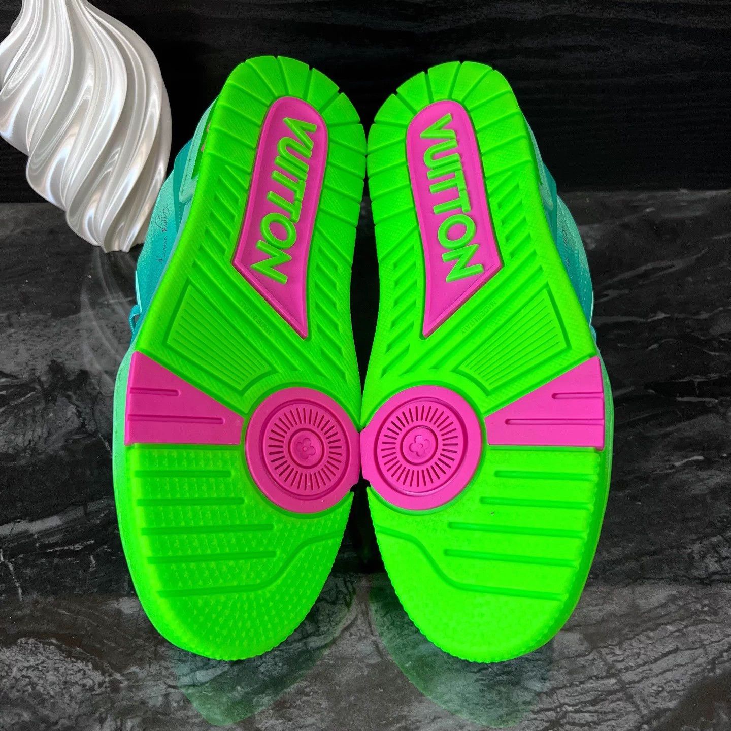 Louis Vuitton Trainer Gradient Lake Green 39 99 New Size US 6 / EU 39 - 5 Thumbnail